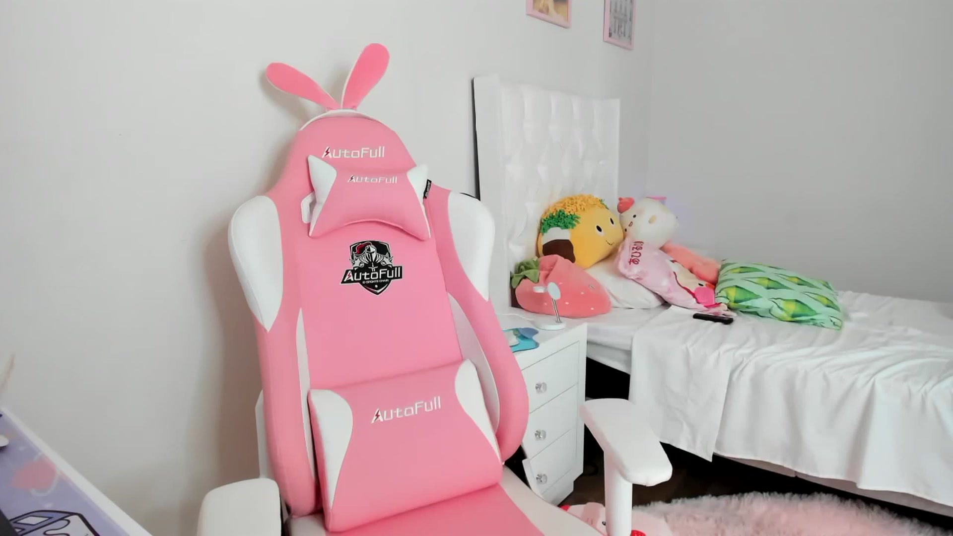Gallery image thumbnail from Cherrycute666's myfreecams stream on, 03/30/2023, 19:47 image 18 of 20