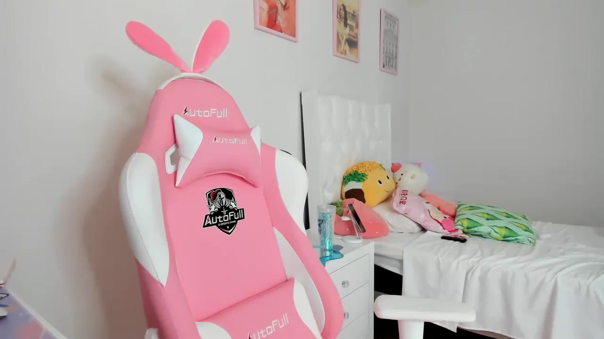 Gallery image thumbnail from Cherrycute666's myfreecams stream on, 03/30/2023, 19:47 image 6 of 20