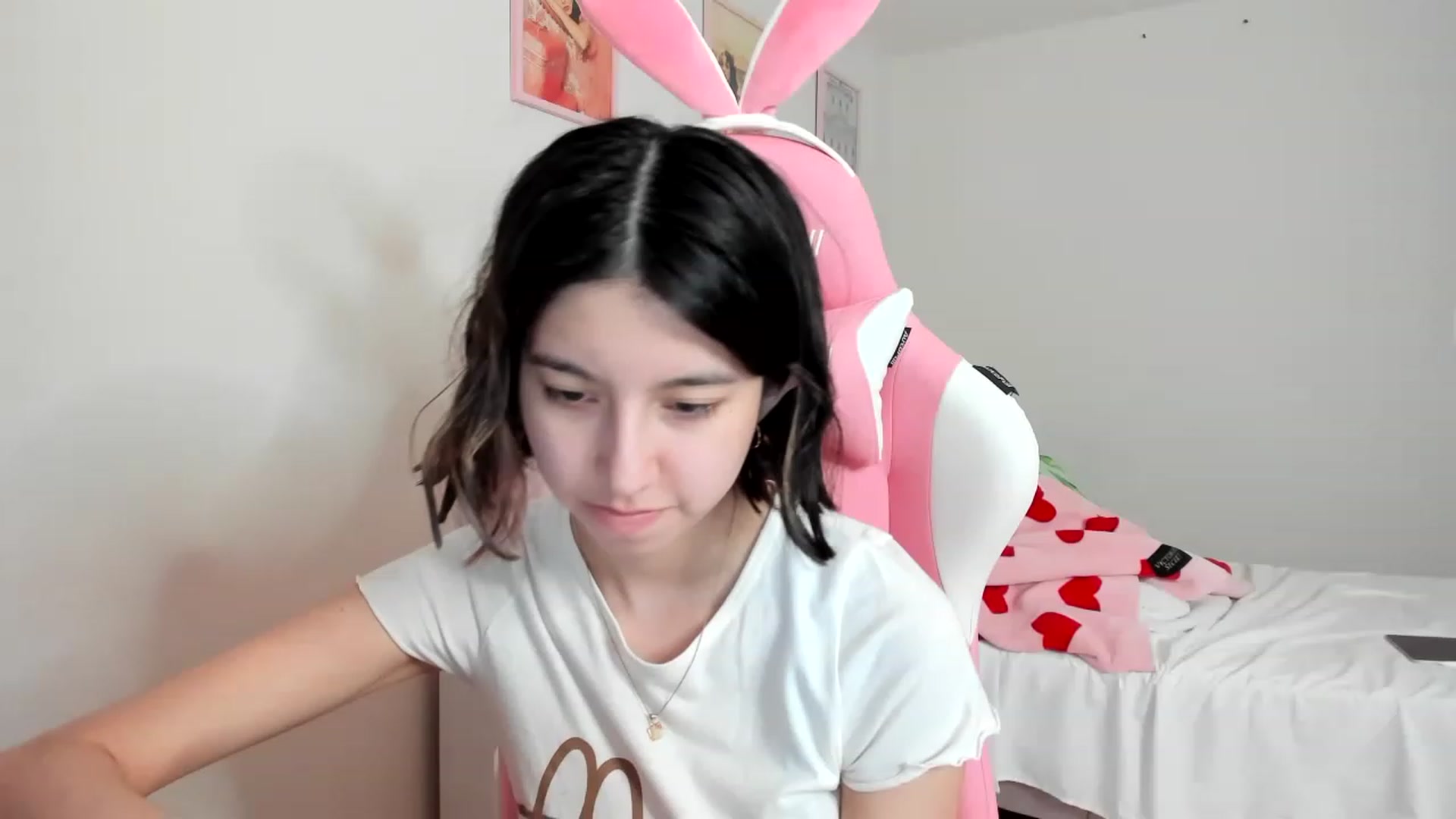 Gallery image thumbnail from Cherrycute666's myfreecams stream on, 03/31/2023, 08:46 image 10 of 20