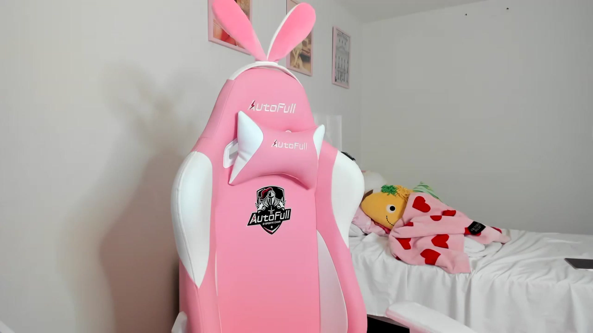Gallery image thumbnail from Cherrycute666's myfreecams stream on, 03/31/2023, 08:46 image 12 of 20
