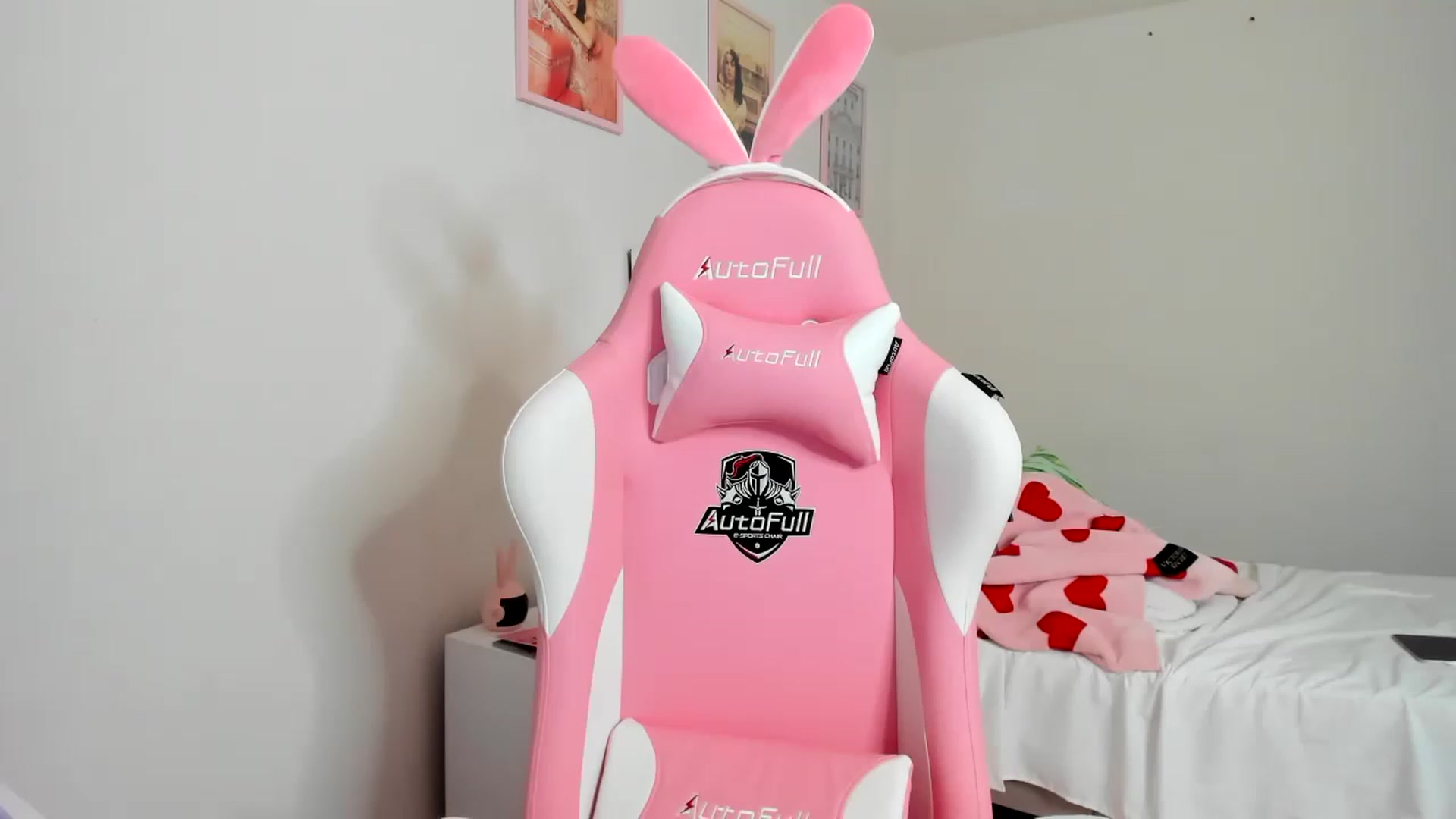 Gallery image thumbnail from Cherrycute666's myfreecams stream on, 03/31/2023, 08:46 image 16 of 20