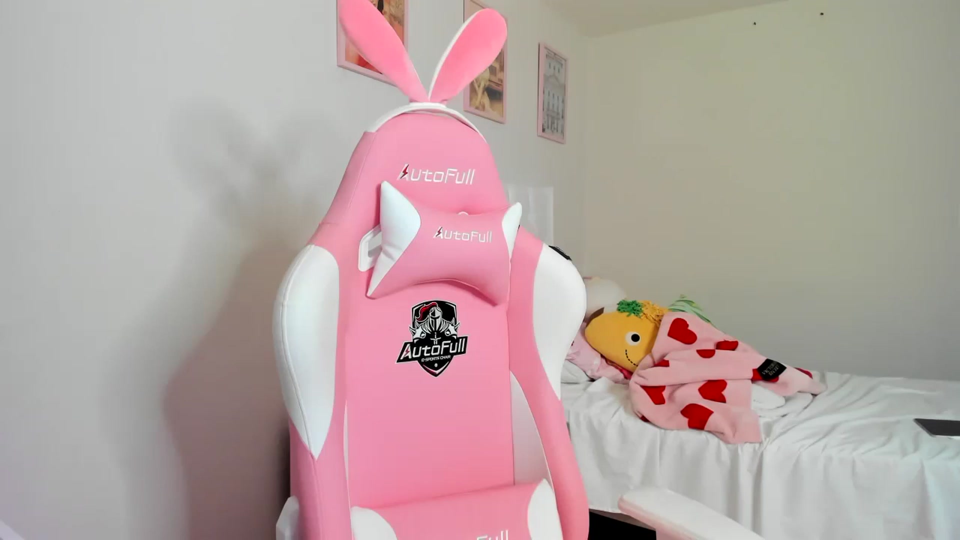 Gallery image thumbnail from Cherrycute666's myfreecams stream on, 03/31/2023, 08:46 image 13 of 20