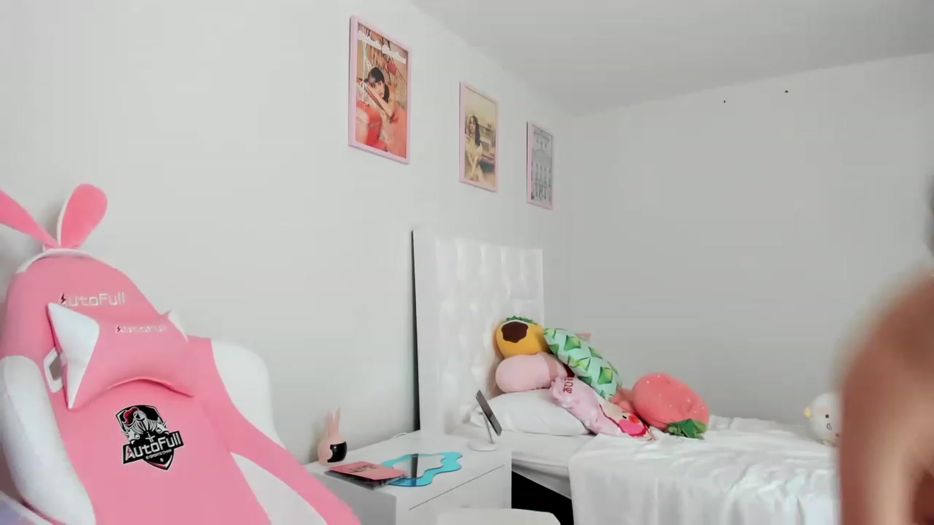 Gallery image thumbnail from Cherrycute666's myfreecams stream on, 03/31/2023, 15:41 image 4 of 20