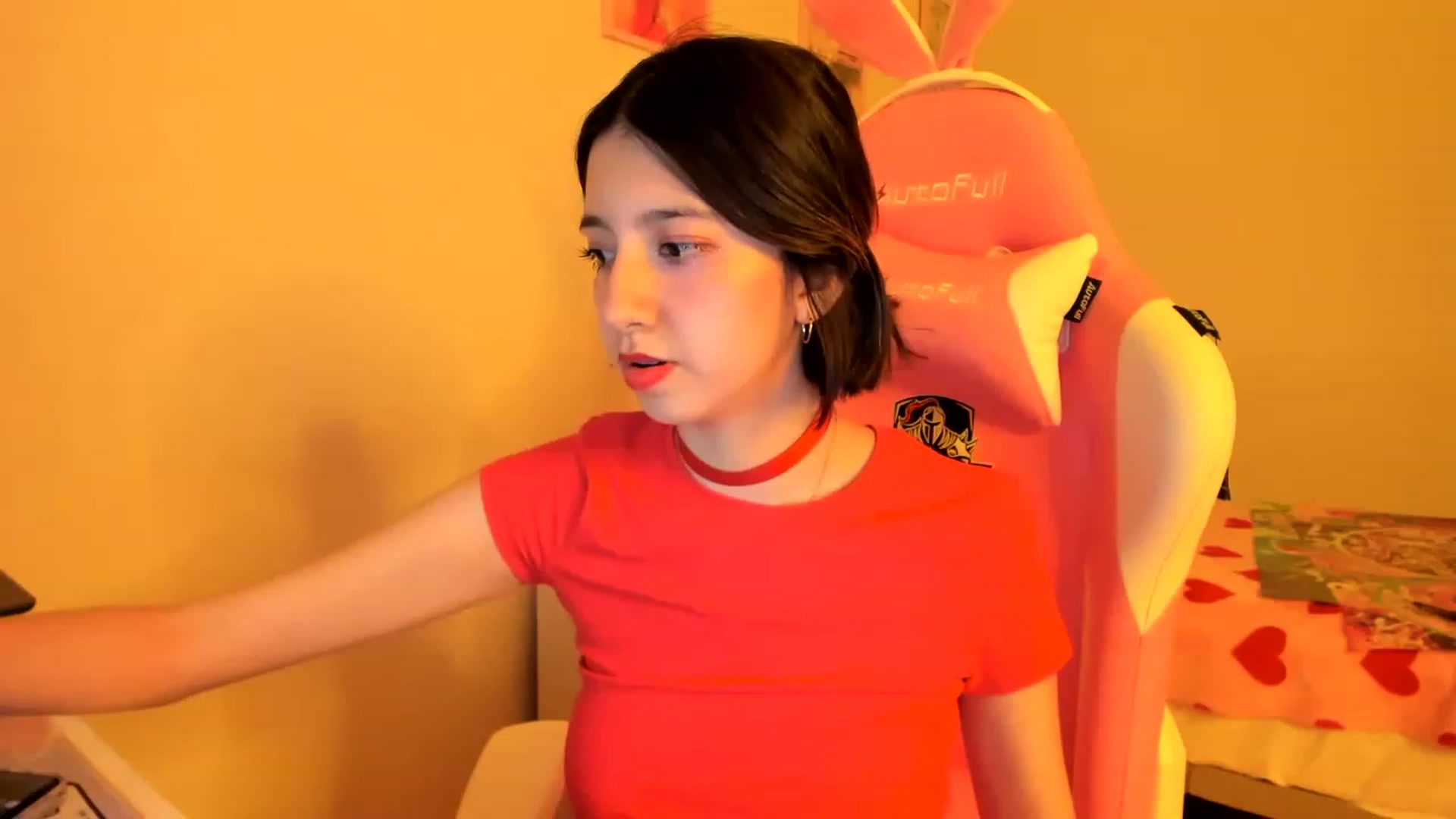 Gallery image thumbnail from Cherrycute666's myfreecams stream on, 04/01/2023, 03:53 image 15 of 20