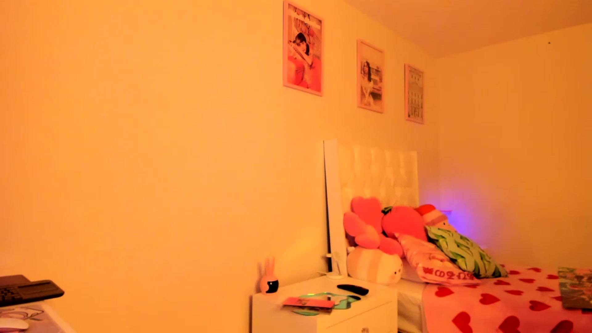Gallery image thumbnail from Cherrycute666's myfreecams stream on, 04/01/2023, 03:53 image 10 of 20