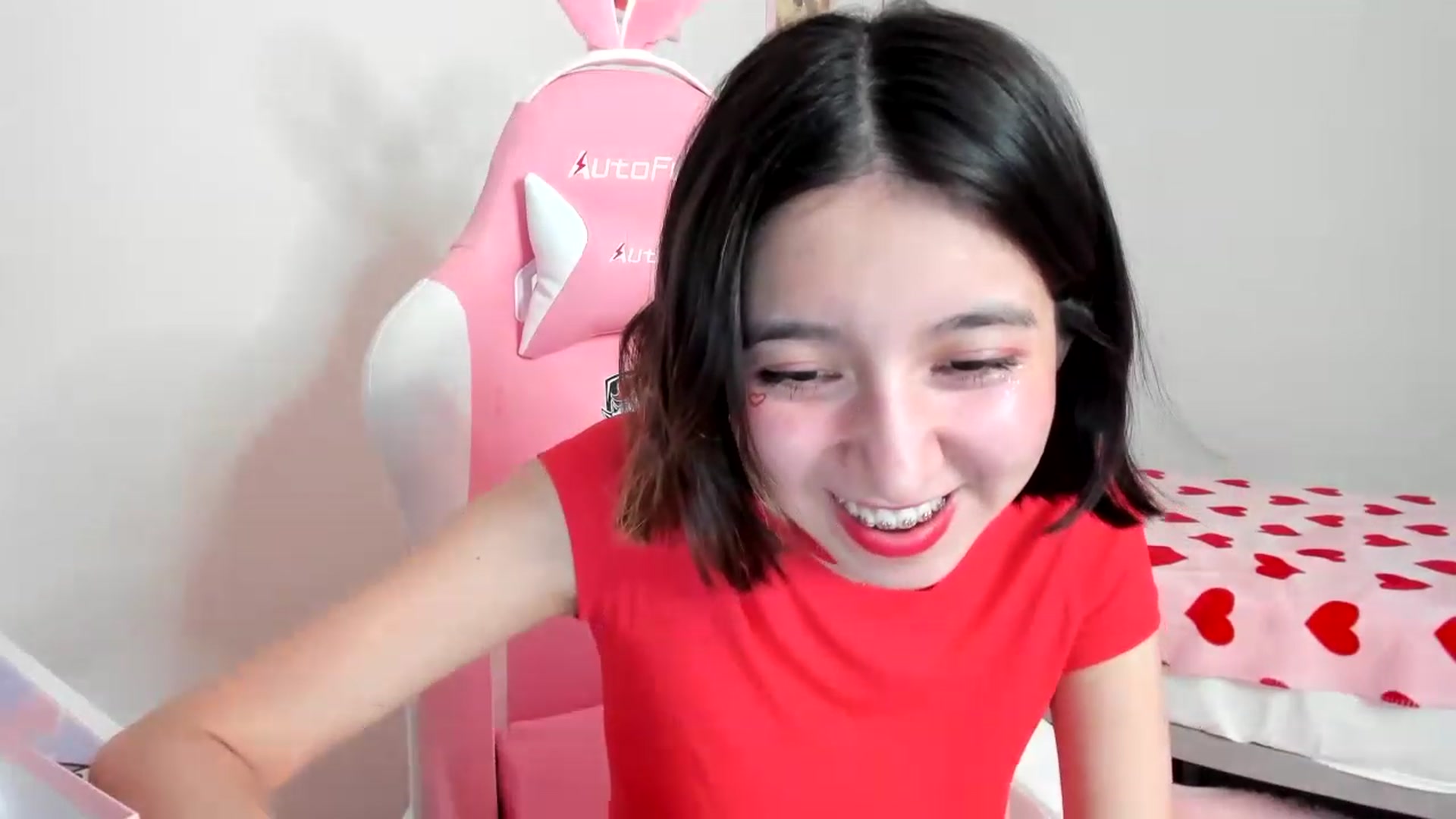 Gallery image thumbnail from Cherrycute666's myfreecams stream on, 04/01/2023, 07:42 image 8 of 20