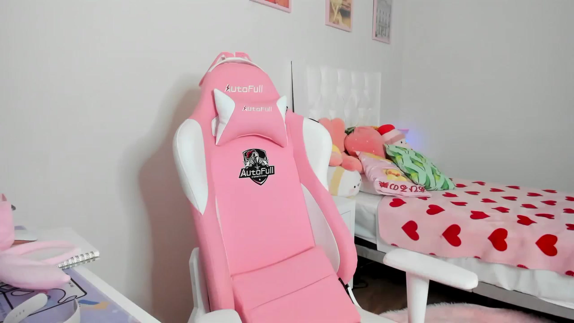 Gallery image thumbnail from Cherrycute666's myfreecams stream on, 04/01/2023, 07:42 image 20 of 20