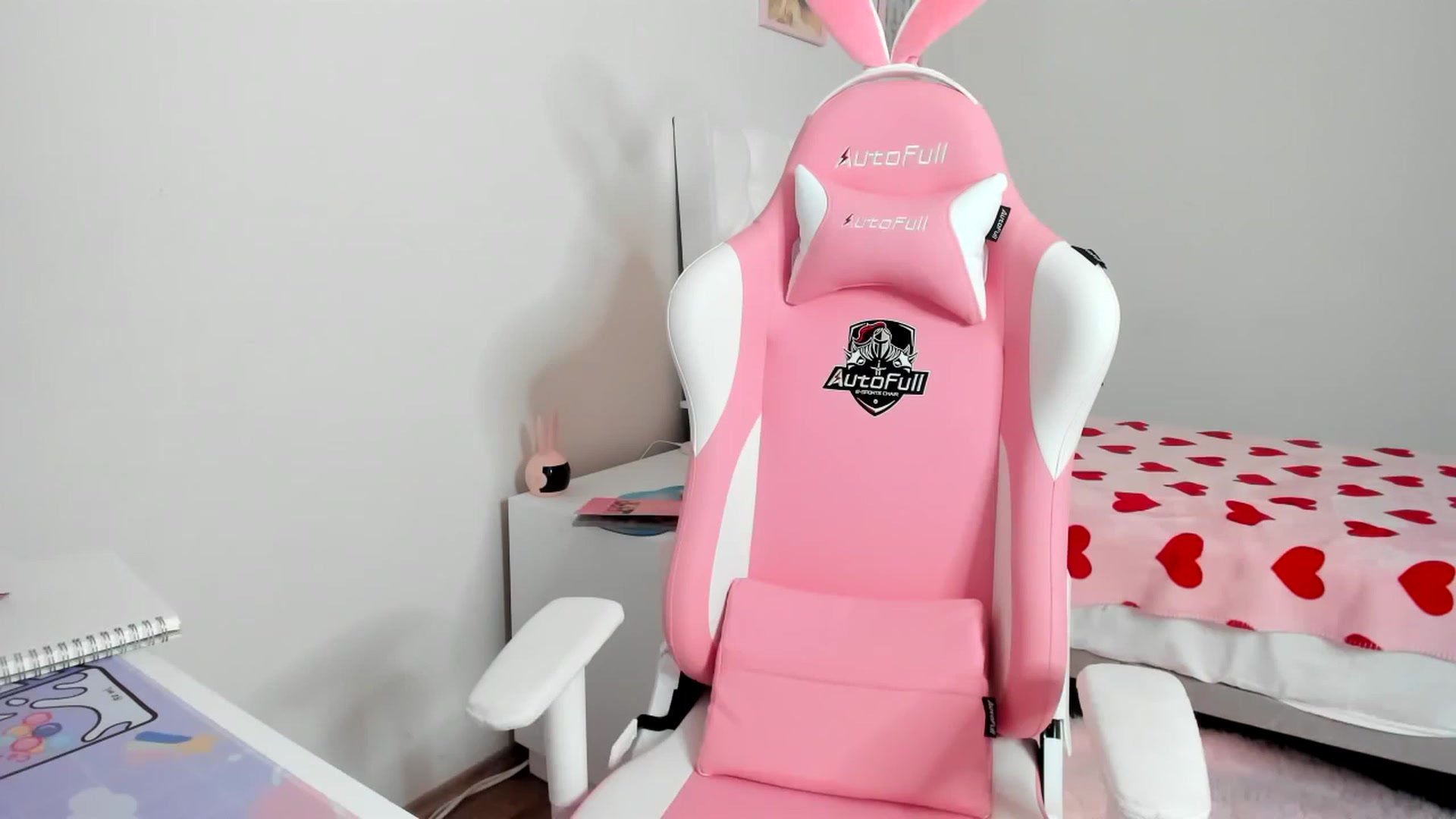 Gallery image thumbnail from Cherrycute666's myfreecams stream on, 04/01/2023, 07:42 image 16 of 20