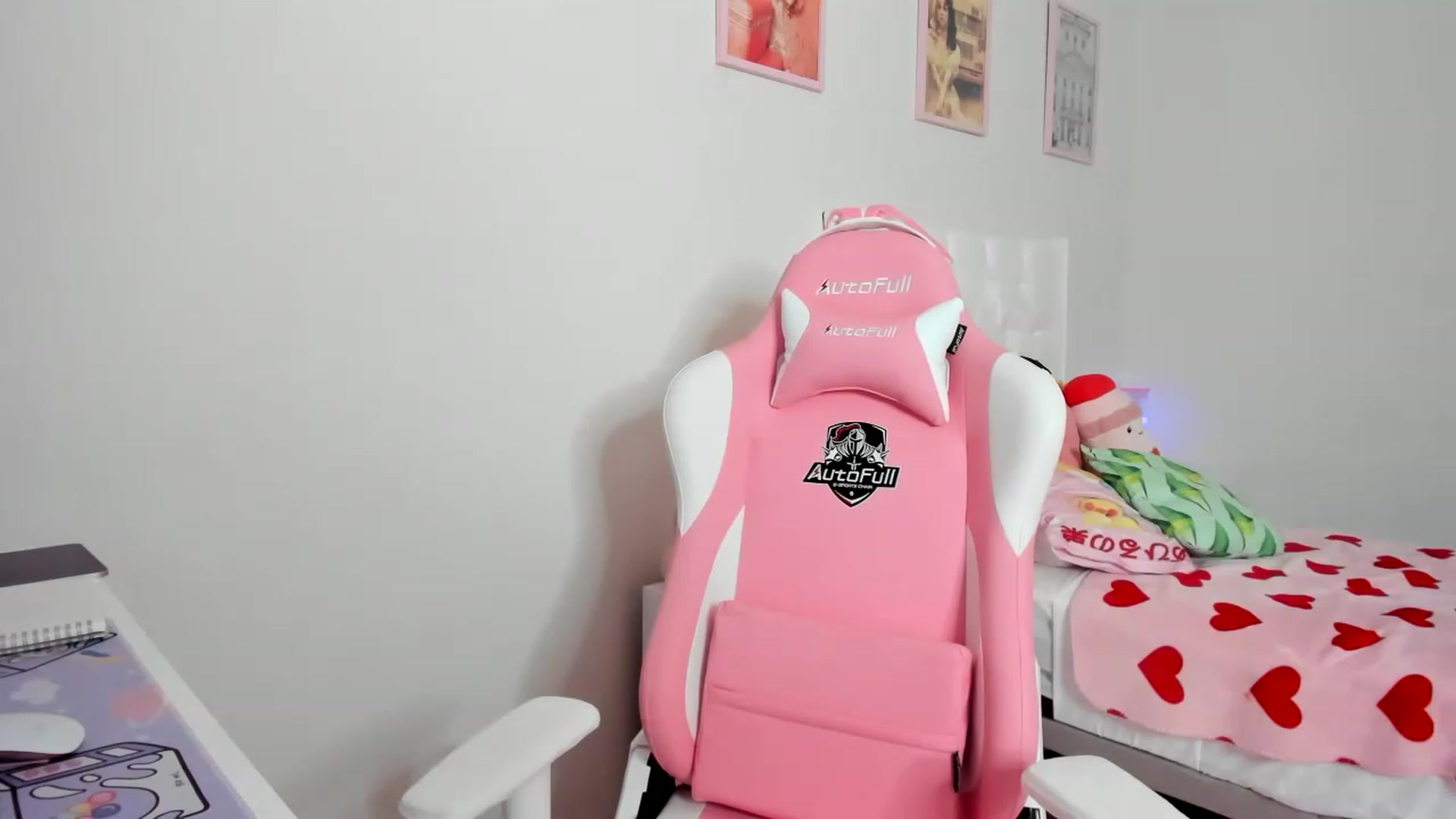 Gallery image thumbnail from Cherrycute666's myfreecams stream on, 04/01/2023, 11:44 image 2 of 20