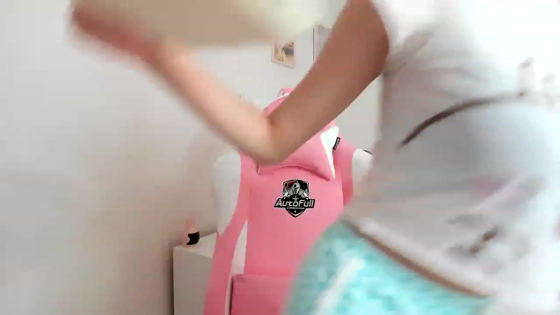 Gallery image thumbnail from Cherrycute666's myfreecams stream on, 04/01/2023, 17:27 image 9 of 20
