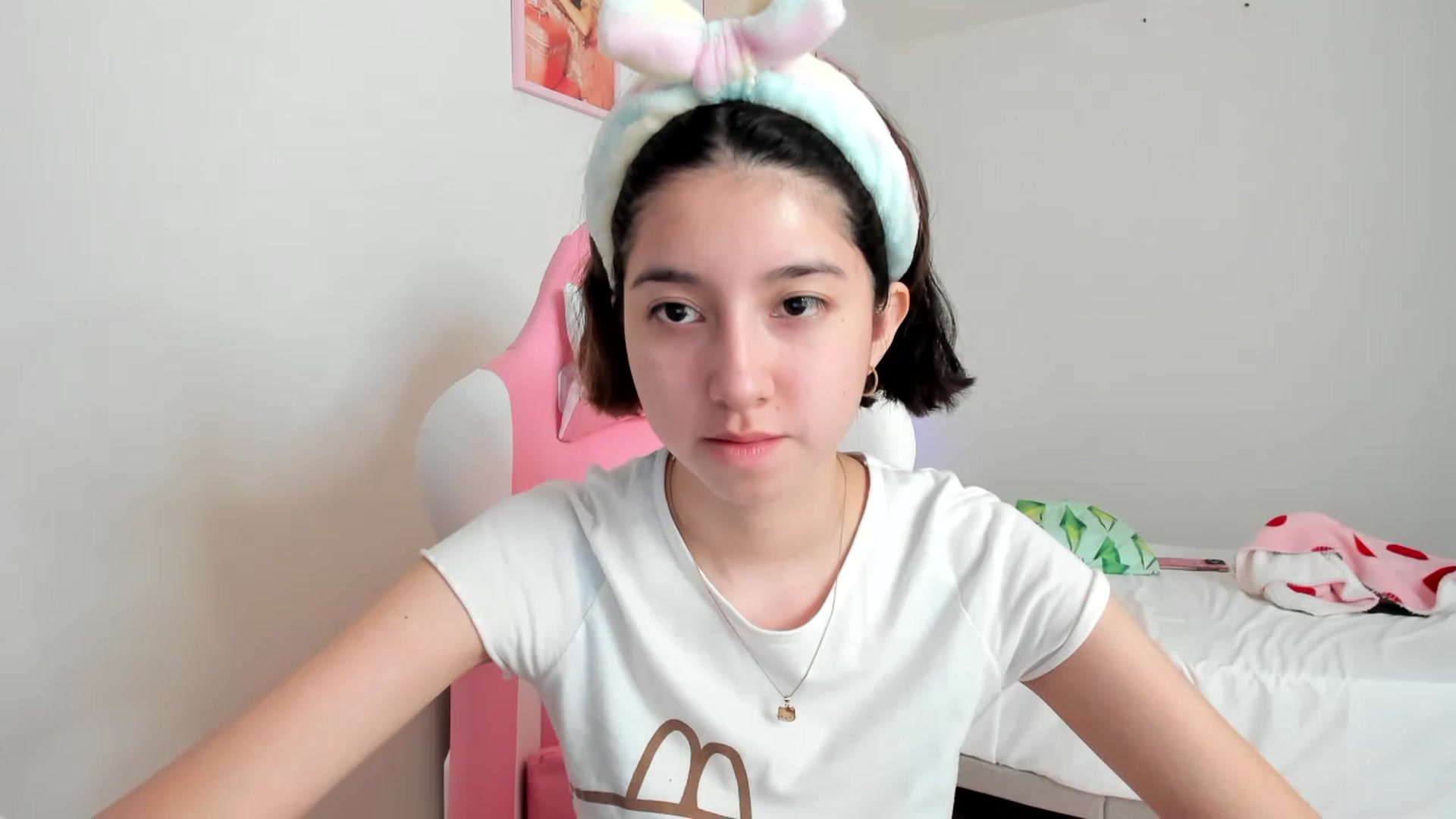 Gallery image thumbnail from Cherrycute666's myfreecams stream on, 04/01/2023, 17:27 image 19 of 20