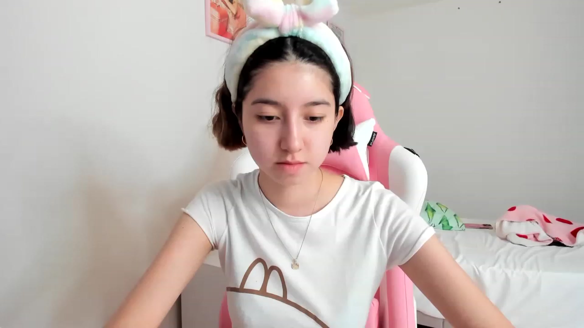 Gallery image thumbnail from Cherrycute666's myfreecams stream on, 04/01/2023, 17:27 image 2 of 20