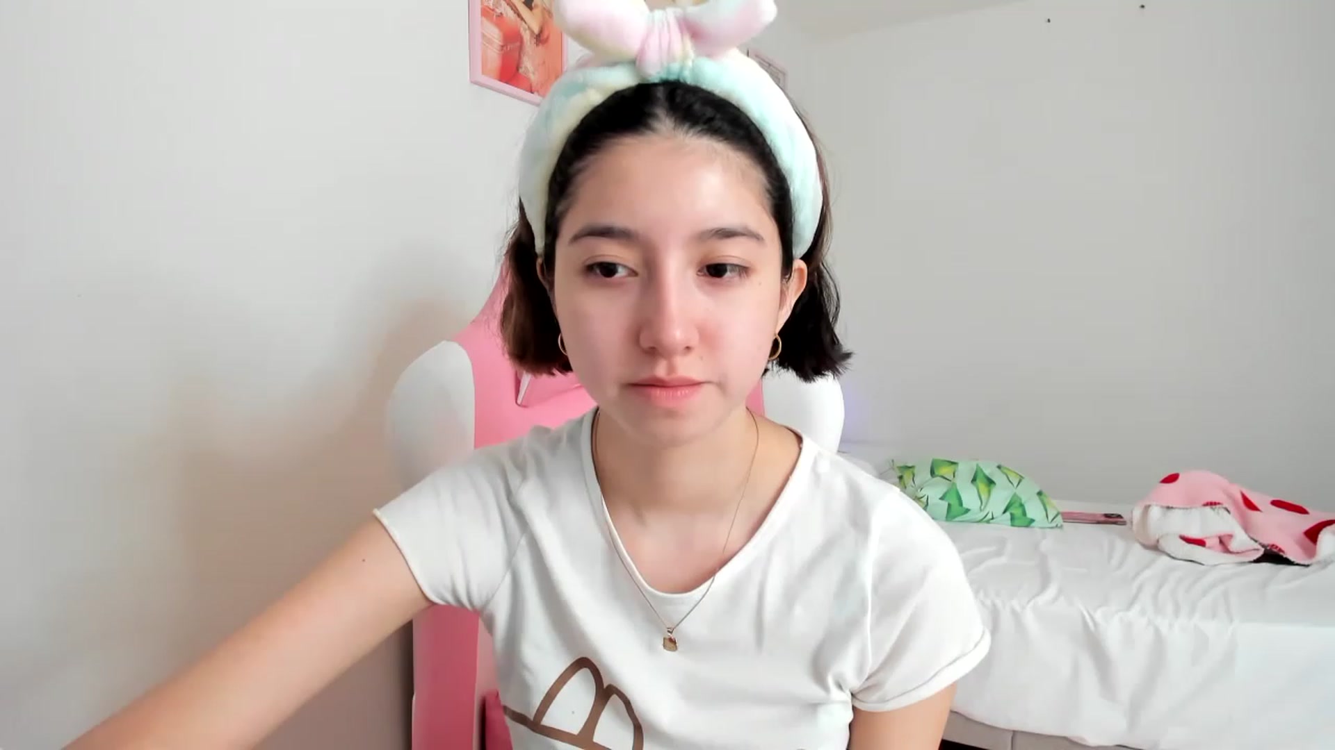 Gallery image thumbnail from Cherrycute666's myfreecams stream on, 04/01/2023, 17:27 image 13 of 20