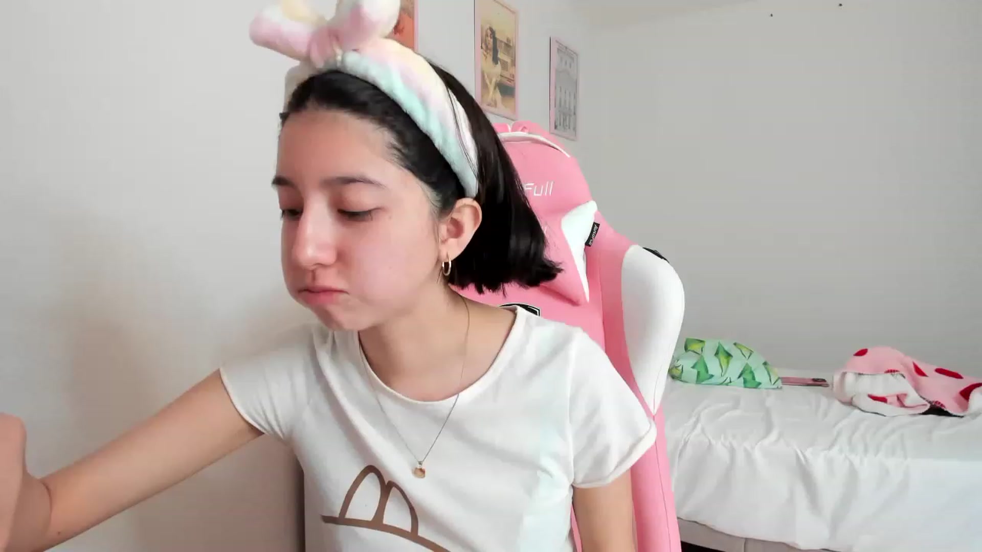 Gallery image thumbnail from Cherrycute666's myfreecams stream on, 04/01/2023, 17:27 image 5 of 20