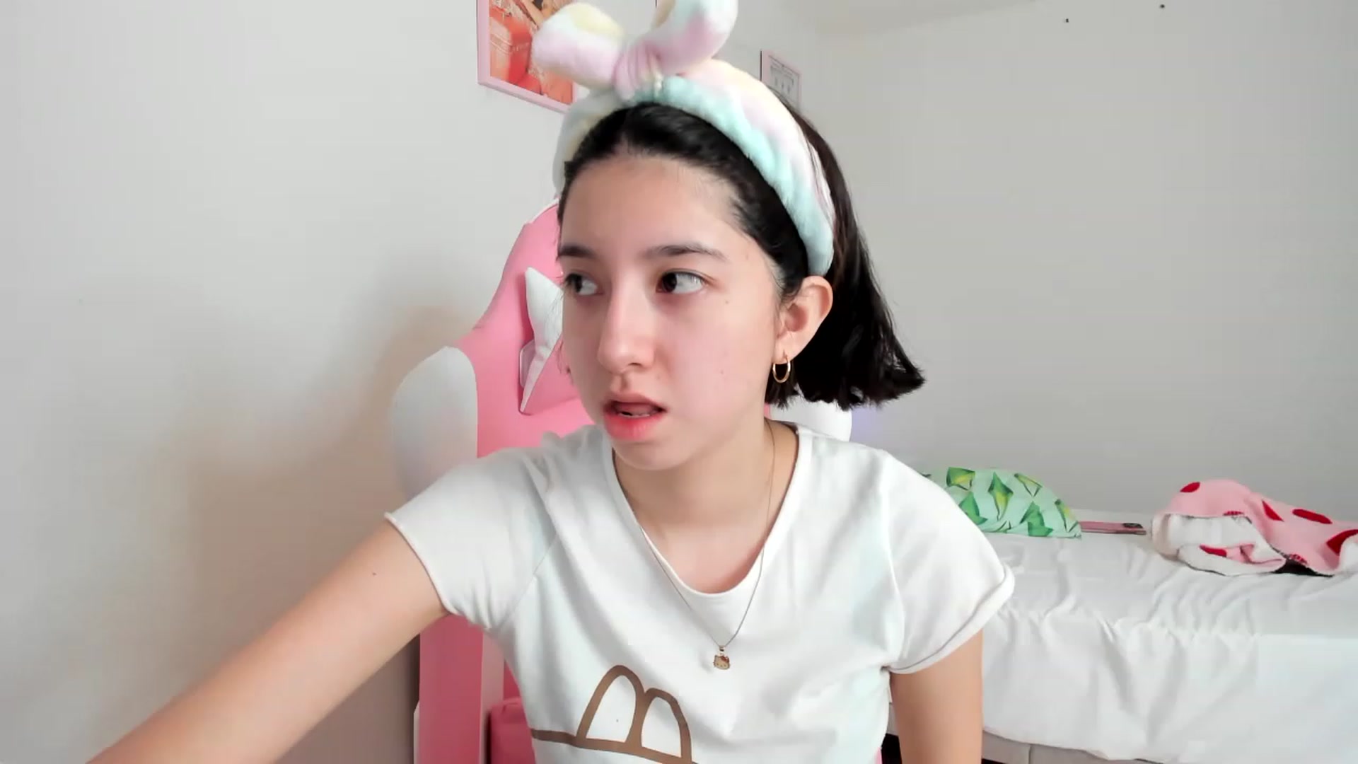 Gallery image thumbnail from Cherrycute666's myfreecams stream on, 04/01/2023, 17:27 image 18 of 20