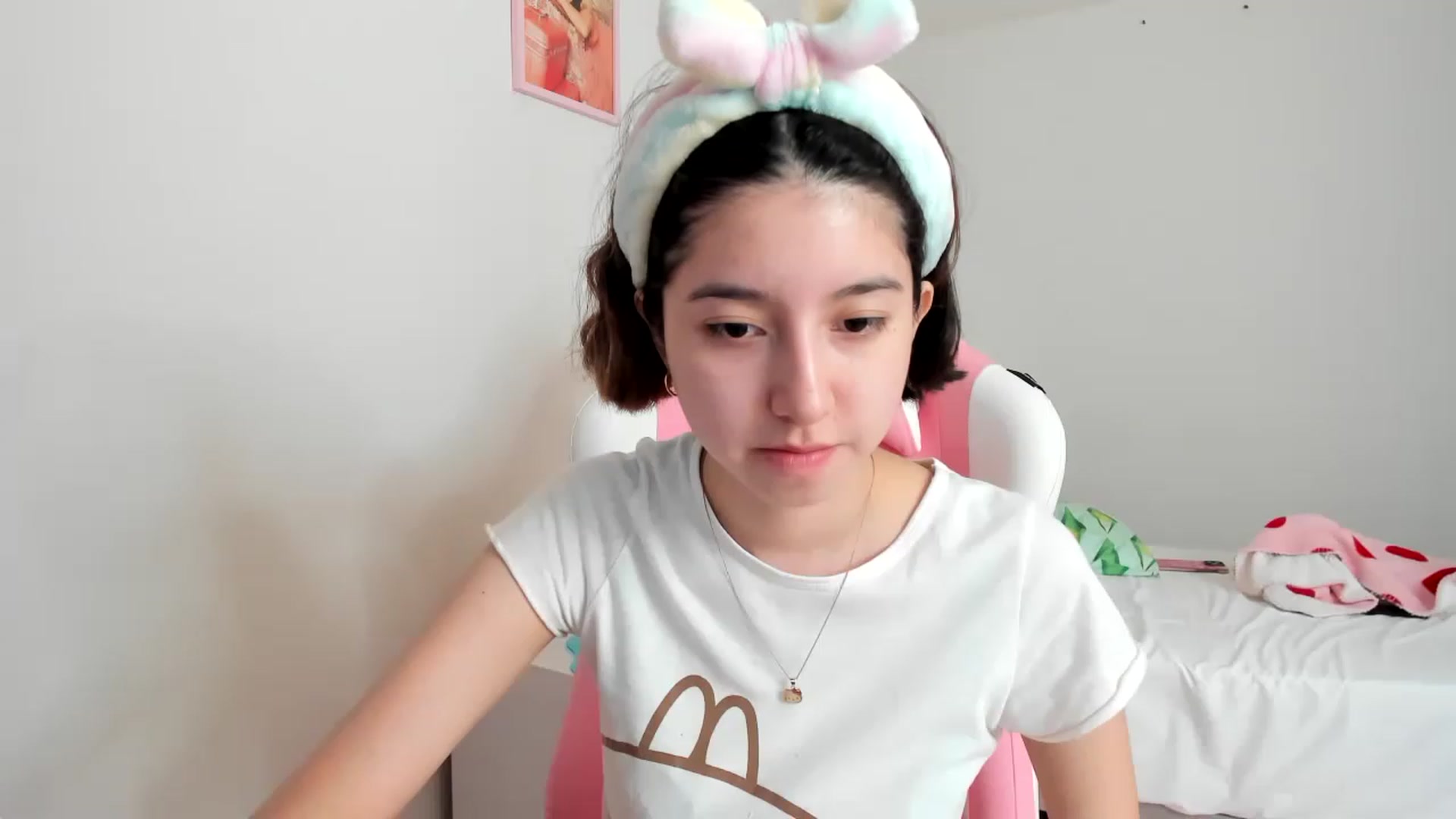 Gallery image thumbnail from Cherrycute666's myfreecams stream on, 04/01/2023, 17:27 image 3 of 20