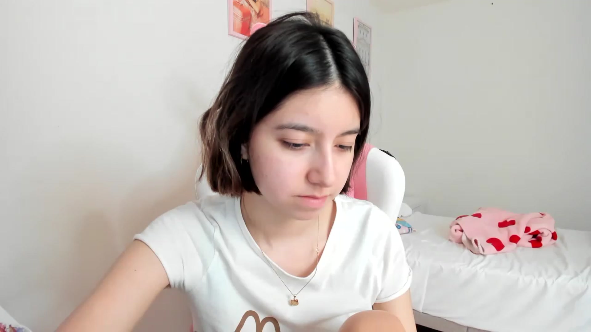 Gallery image thumbnail from Cherrycute666's myfreecams stream on, 04/01/2023, 20:22 image 13 of 20