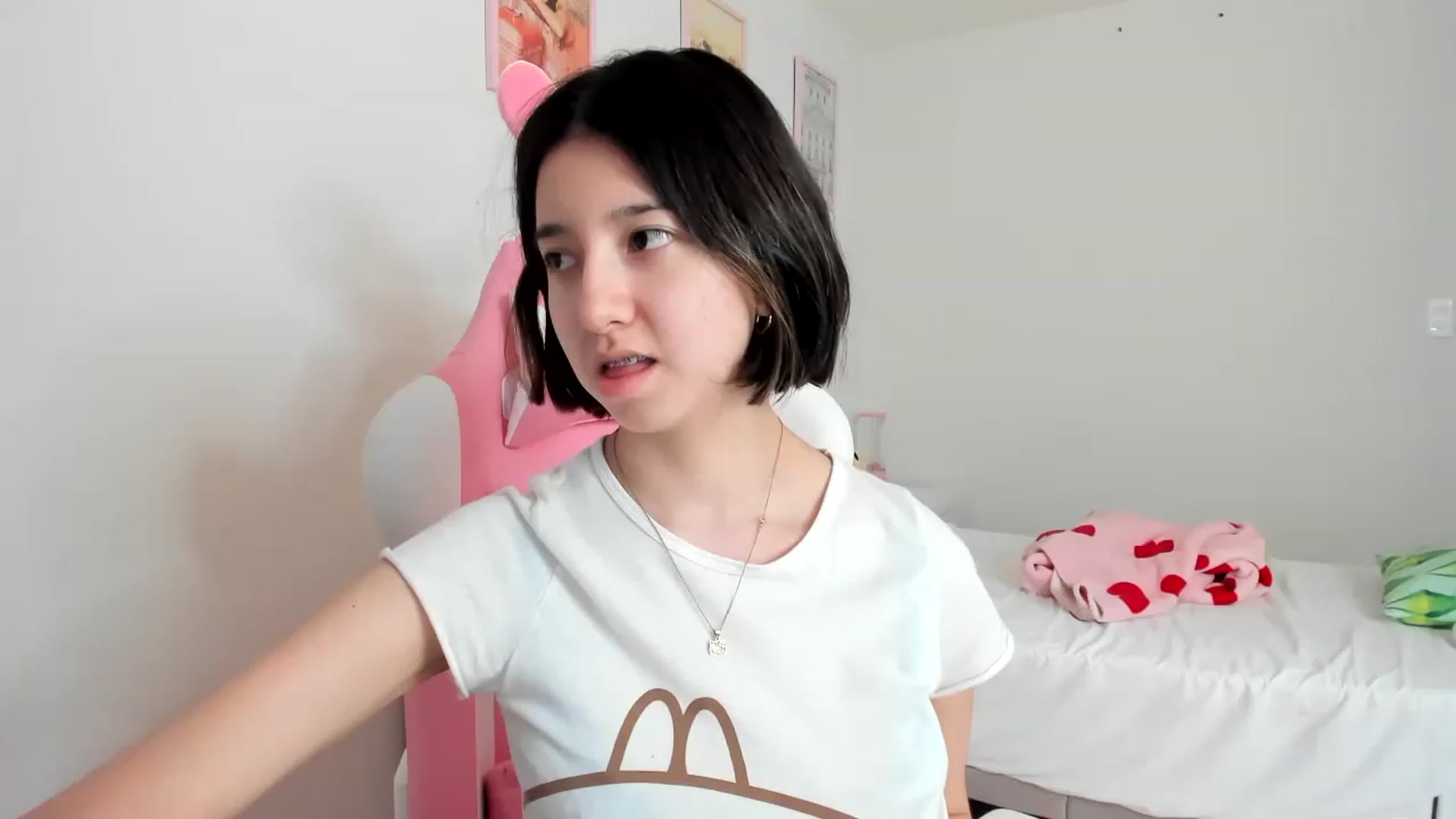 Gallery image thumbnail from Cherrycute666's myfreecams stream on, 04/01/2023, 20:22 image 2 of 20