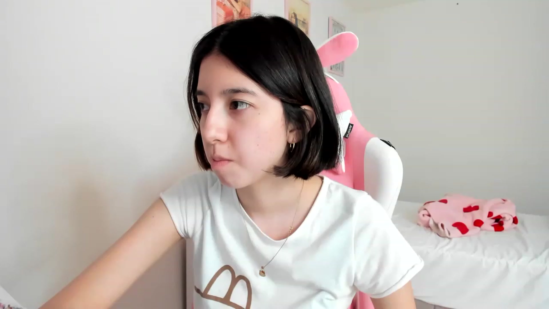 Gallery image thumbnail from Cherrycute666's myfreecams stream on, 04/01/2023, 20:22 image 18 of 20
