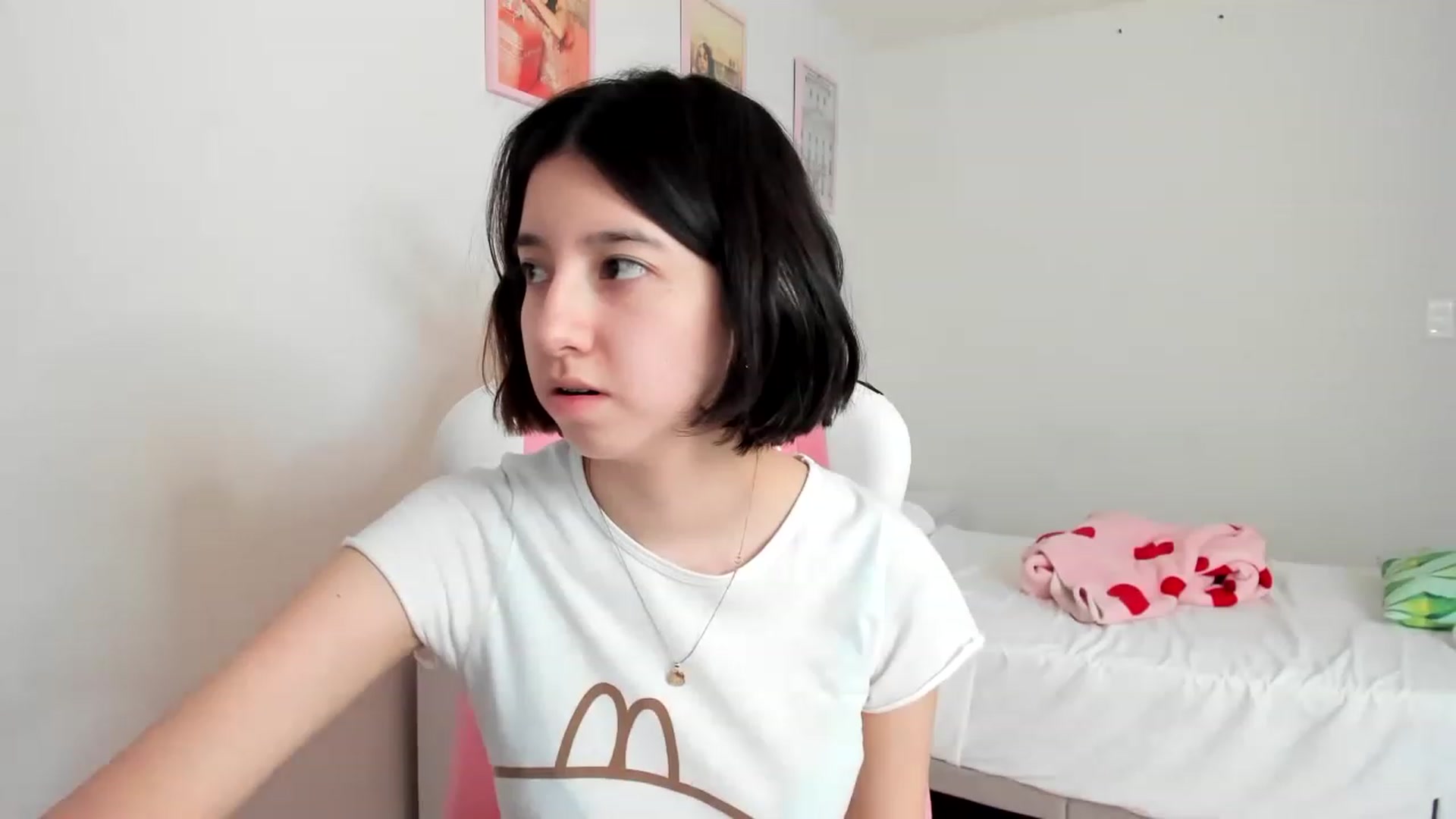 Gallery image thumbnail from Cherrycute666's myfreecams stream on, 04/01/2023, 20:22 image 4 of 20