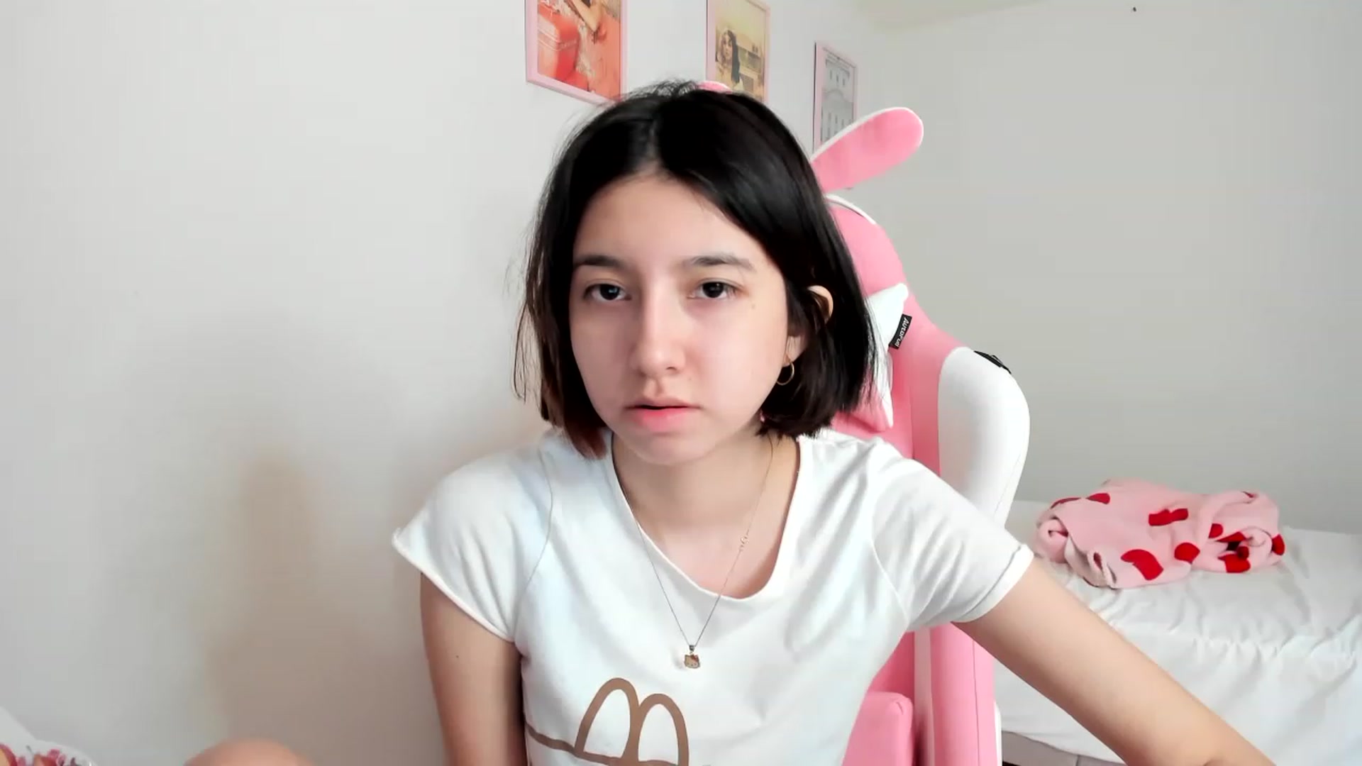 Gallery image thumbnail from Cherrycute666's myfreecams stream on, 04/01/2023, 20:22 image 9 of 20
