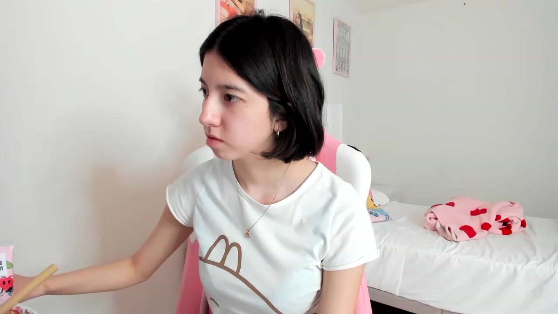 Gallery image thumbnail from Cherrycute666's myfreecams stream on, 04/01/2023, 20:22 image 11 of 20