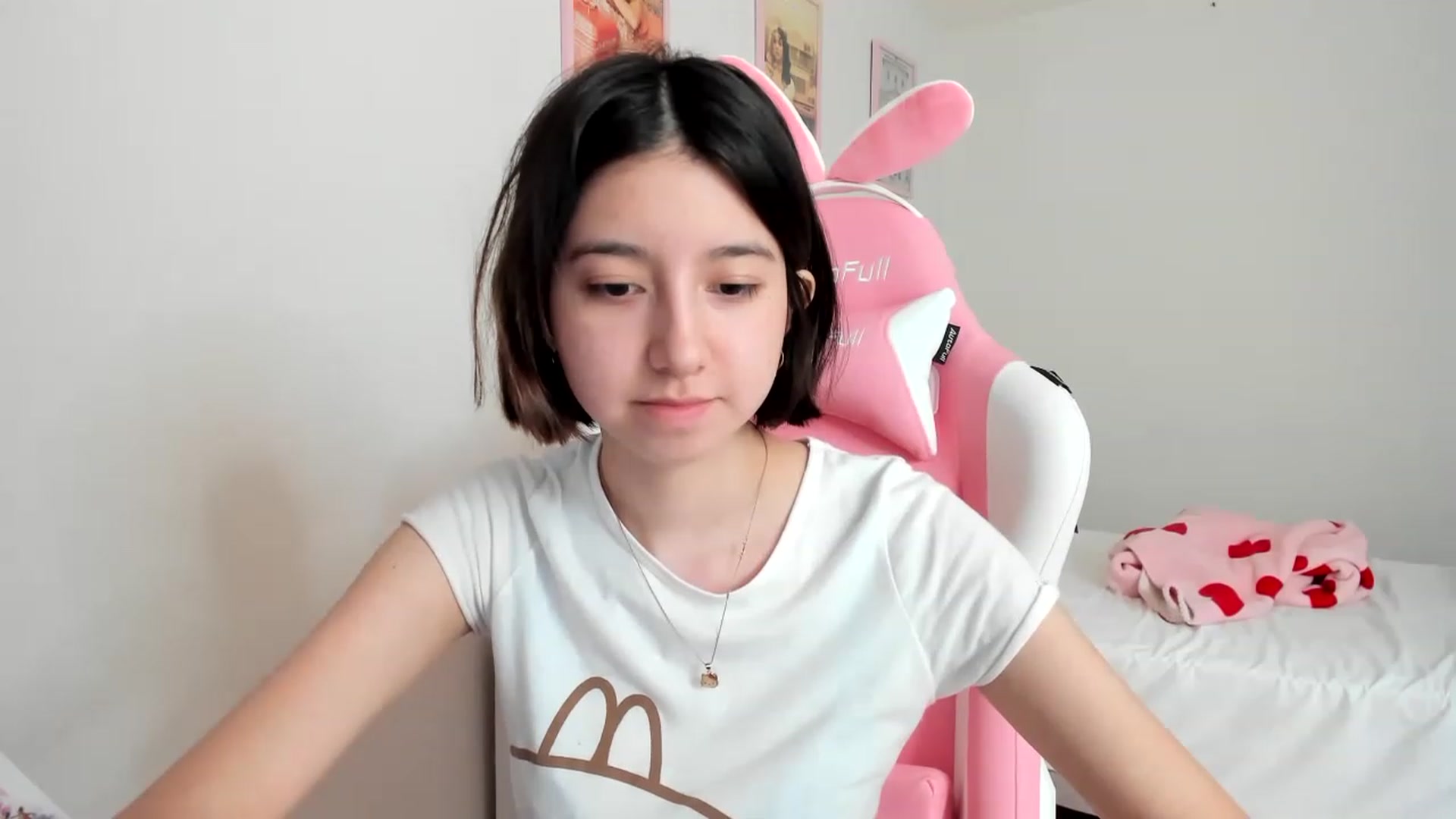 Gallery image thumbnail from Cherrycute666's myfreecams stream on, 04/01/2023, 20:22 image 19 of 20
