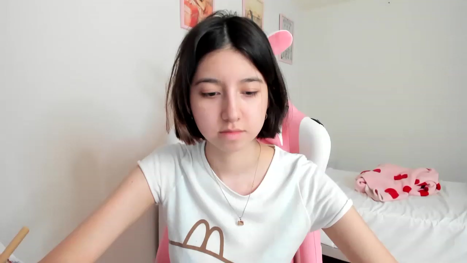 Gallery image thumbnail from Cherrycute666's myfreecams stream on, 04/01/2023, 20:22 image 16 of 20