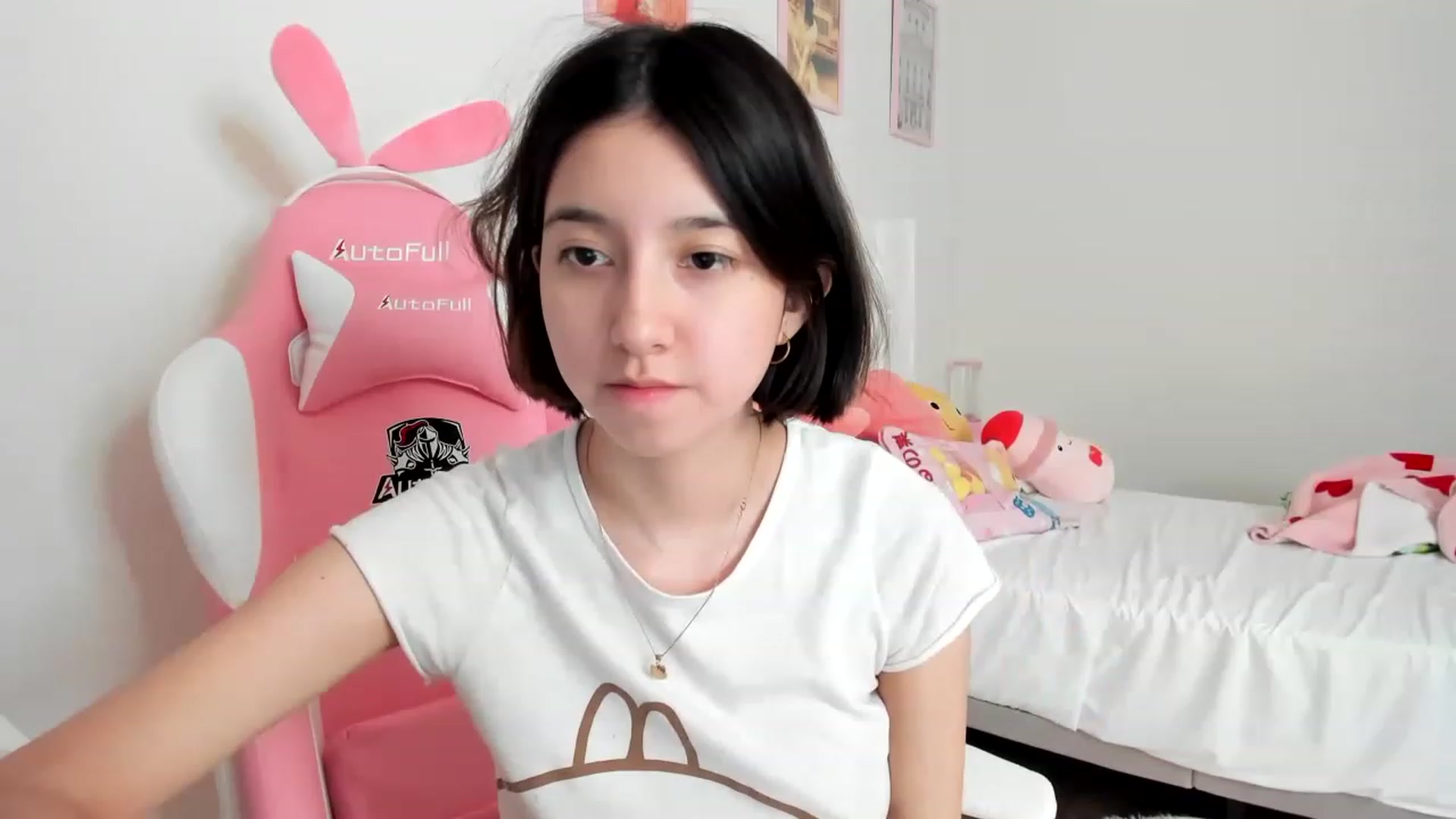 Gallery image thumbnail from Cherrycute666's myfreecams stream on, 04/01/2023, 23:53 image 8 of 20