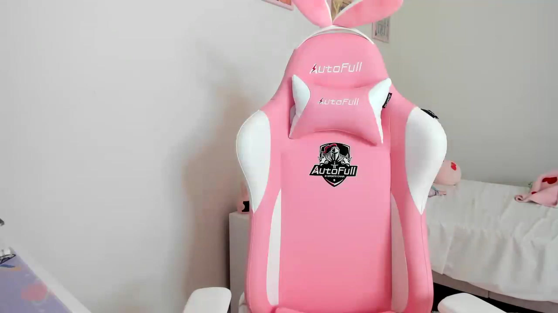 Gallery image thumbnail from Cherrycute666's myfreecams stream on, 04/01/2023, 23:53 image 15 of 20