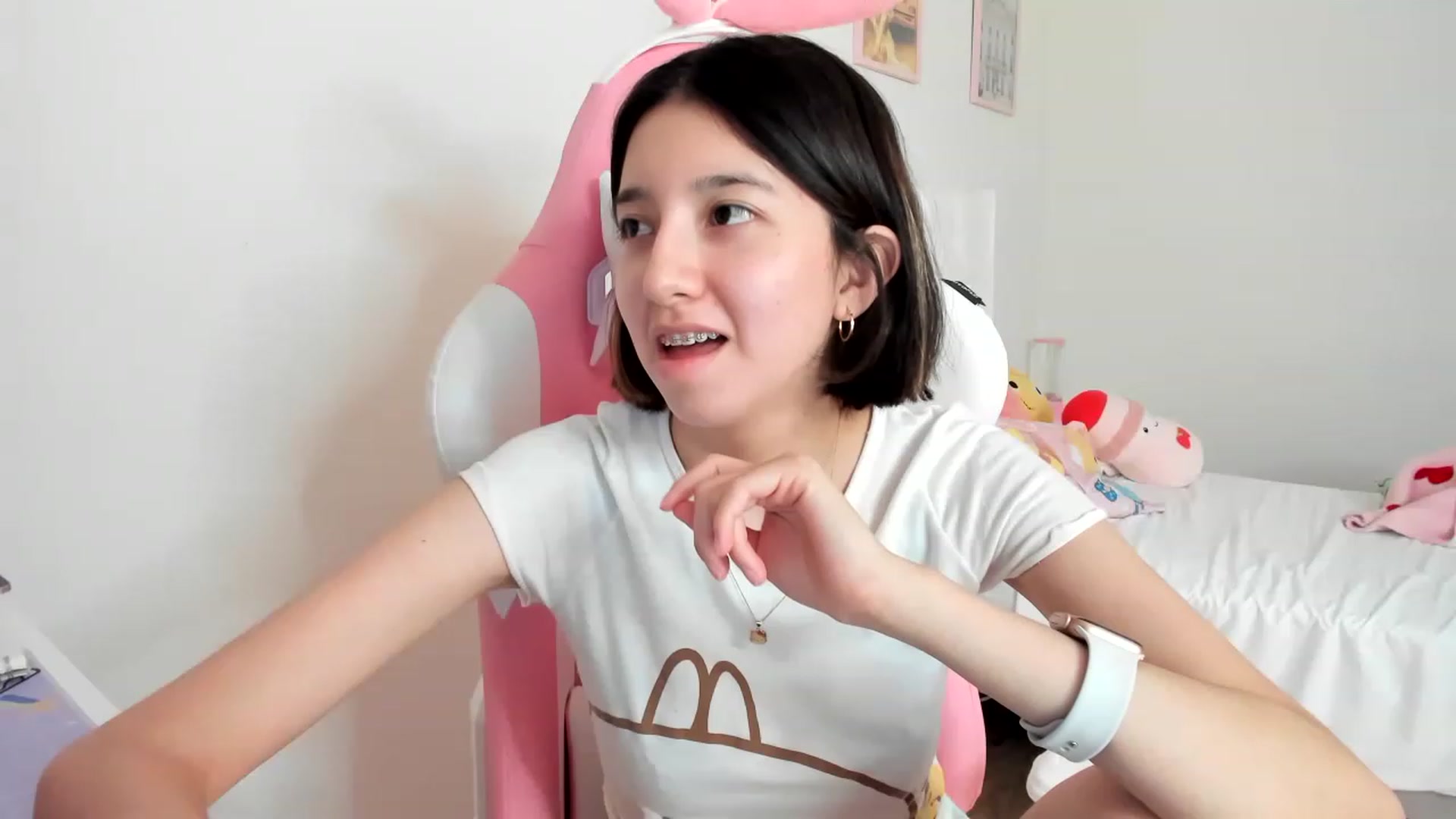 Gallery image thumbnail from Cherrycute666's myfreecams stream on, 04/01/2023, 23:53 image 19 of 20