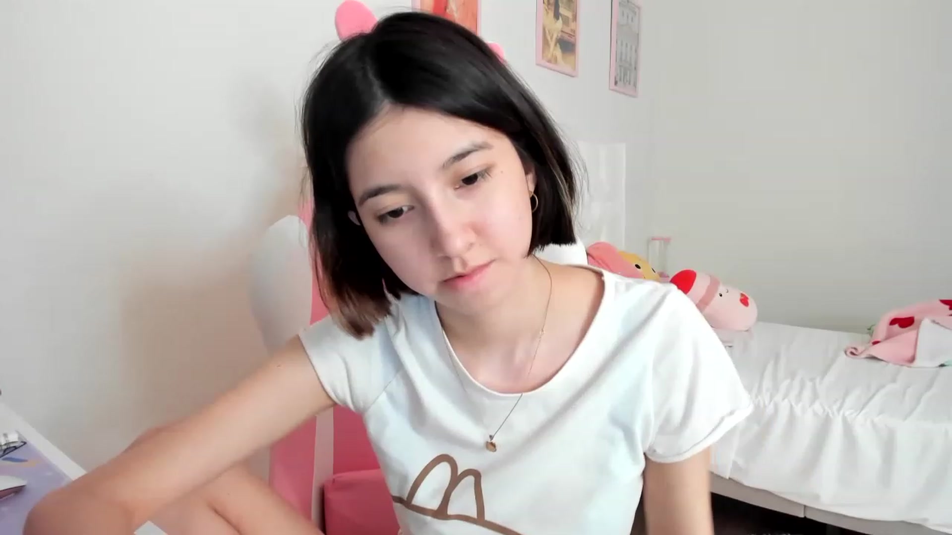 Gallery image thumbnail from Cherrycute666's myfreecams stream on, 04/01/2023, 23:53 image 4 of 20