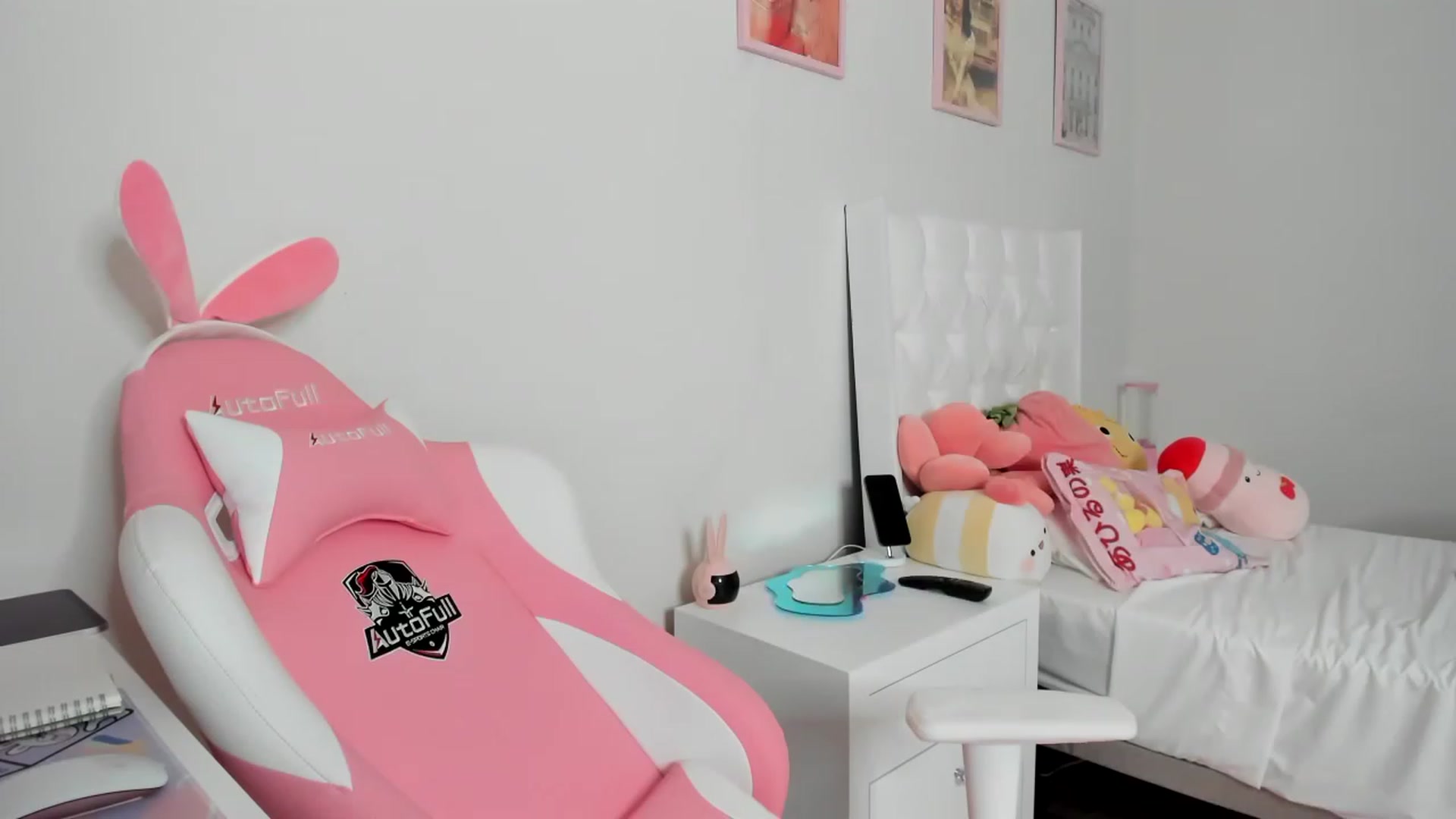 Gallery image thumbnail from Cherrycute666's myfreecams stream on, 04/02/2023, 02:03 image 7 of 20