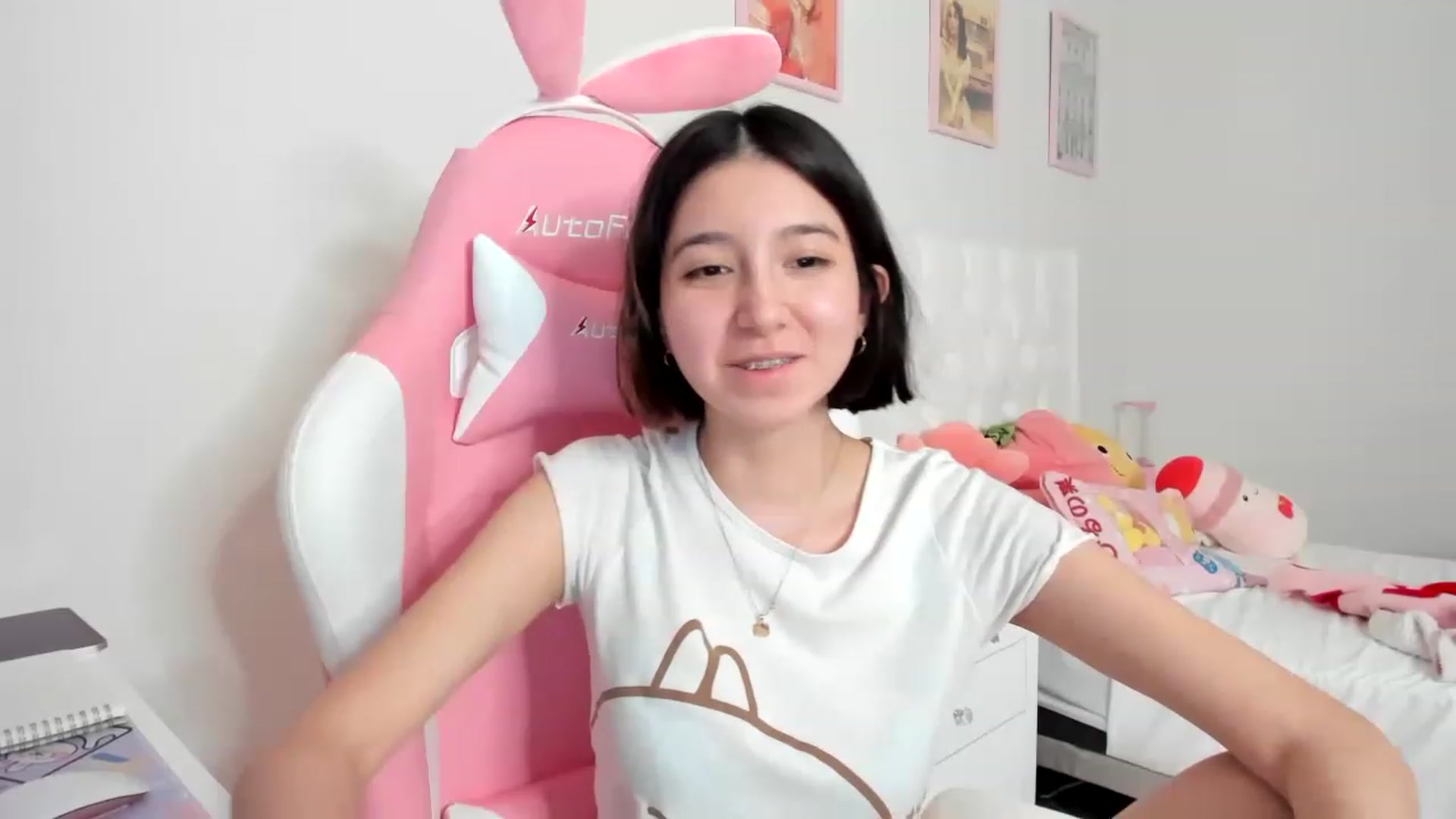 Gallery image thumbnail from Cherrycute666's myfreecams stream on, 04/02/2023, 02:03 image 18 of 20