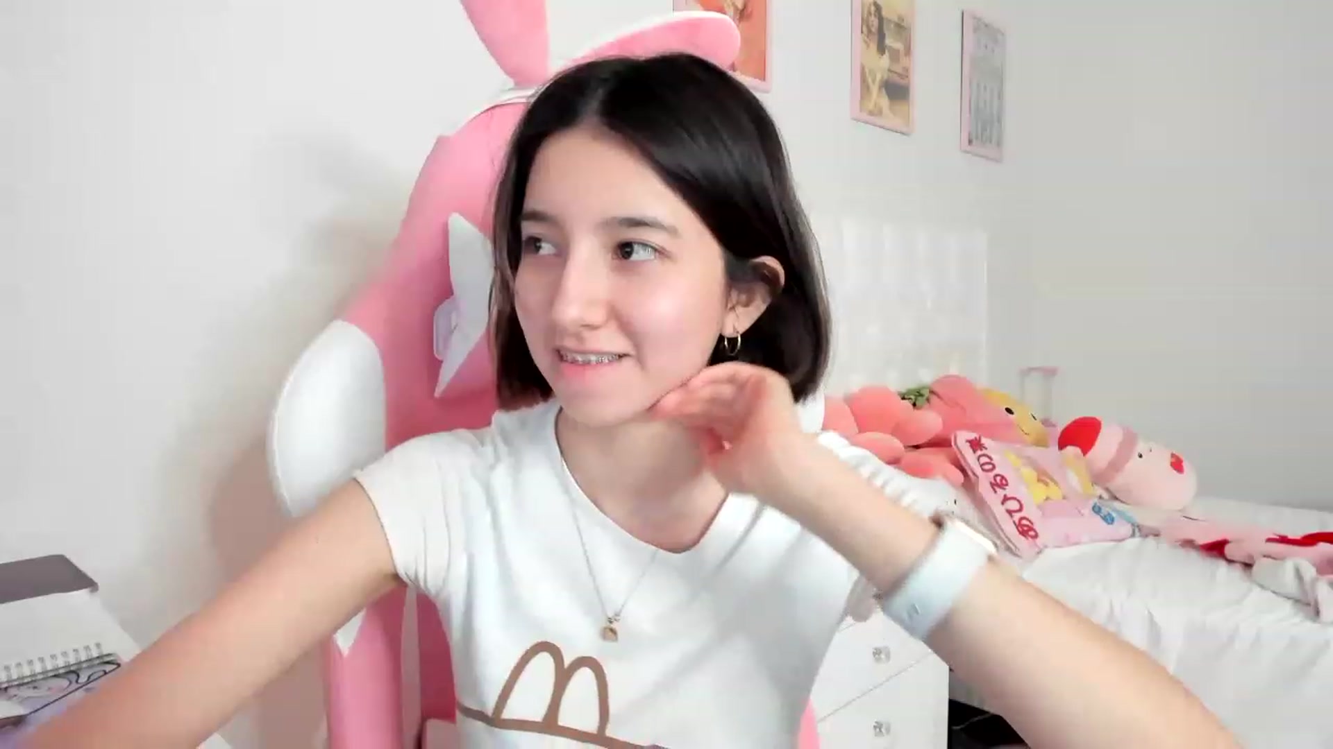 Gallery image thumbnail from Cherrycute666's myfreecams stream on, 04/02/2023, 02:03 image 17 of 20