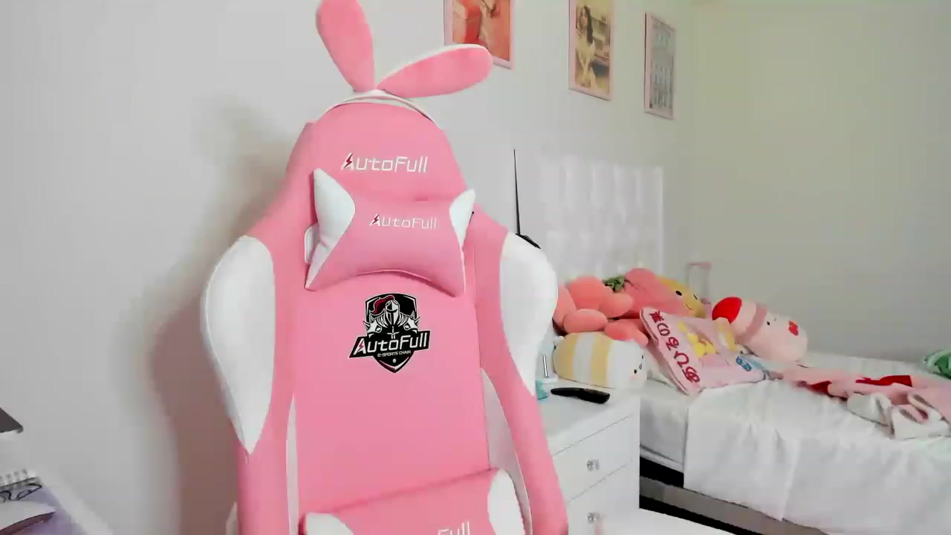 Gallery image thumbnail from Cherrycute666's myfreecams stream on, 04/02/2023, 02:57 image 13 of 20