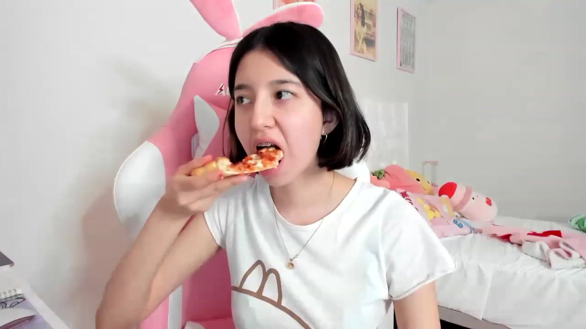 Gallery image thumbnail from Cherrycute666's myfreecams stream on, 04/02/2023, 02:57 image 12 of 20