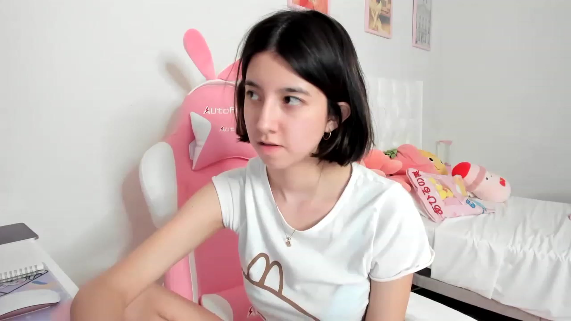 Gallery image thumbnail from Cherrycute666's myfreecams stream on, 04/02/2023, 02:57 image 1 of 20