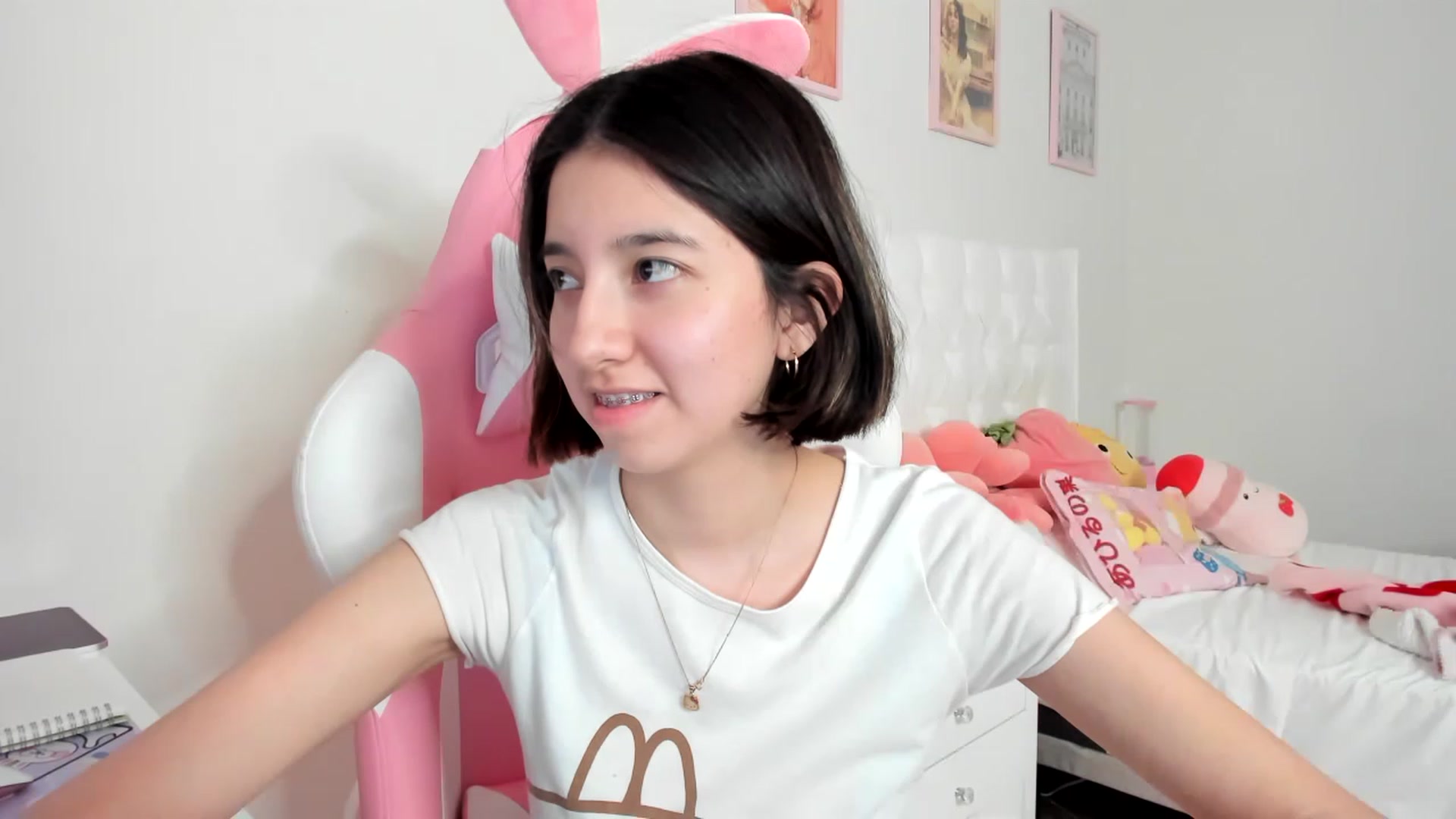 Gallery image thumbnail from Cherrycute666's myfreecams stream on, 04/02/2023, 02:57 image 9 of 20