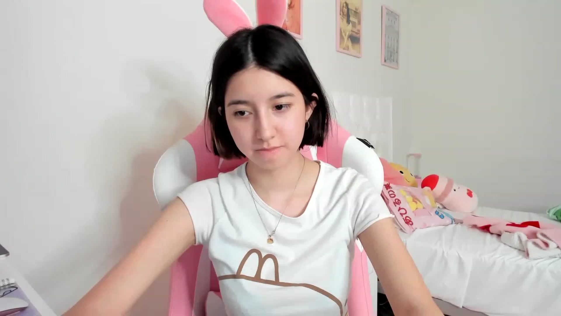 Gallery image thumbnail from Cherrycute666's myfreecams stream on, 04/02/2023, 02:57 image 16 of 20
