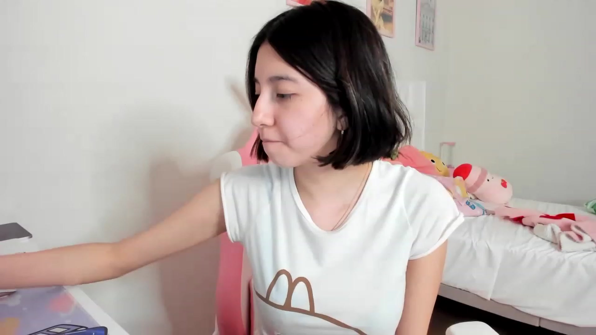 Gallery image thumbnail from Cherrycute666's myfreecams stream on, 04/02/2023, 05:42 image 8 of 20