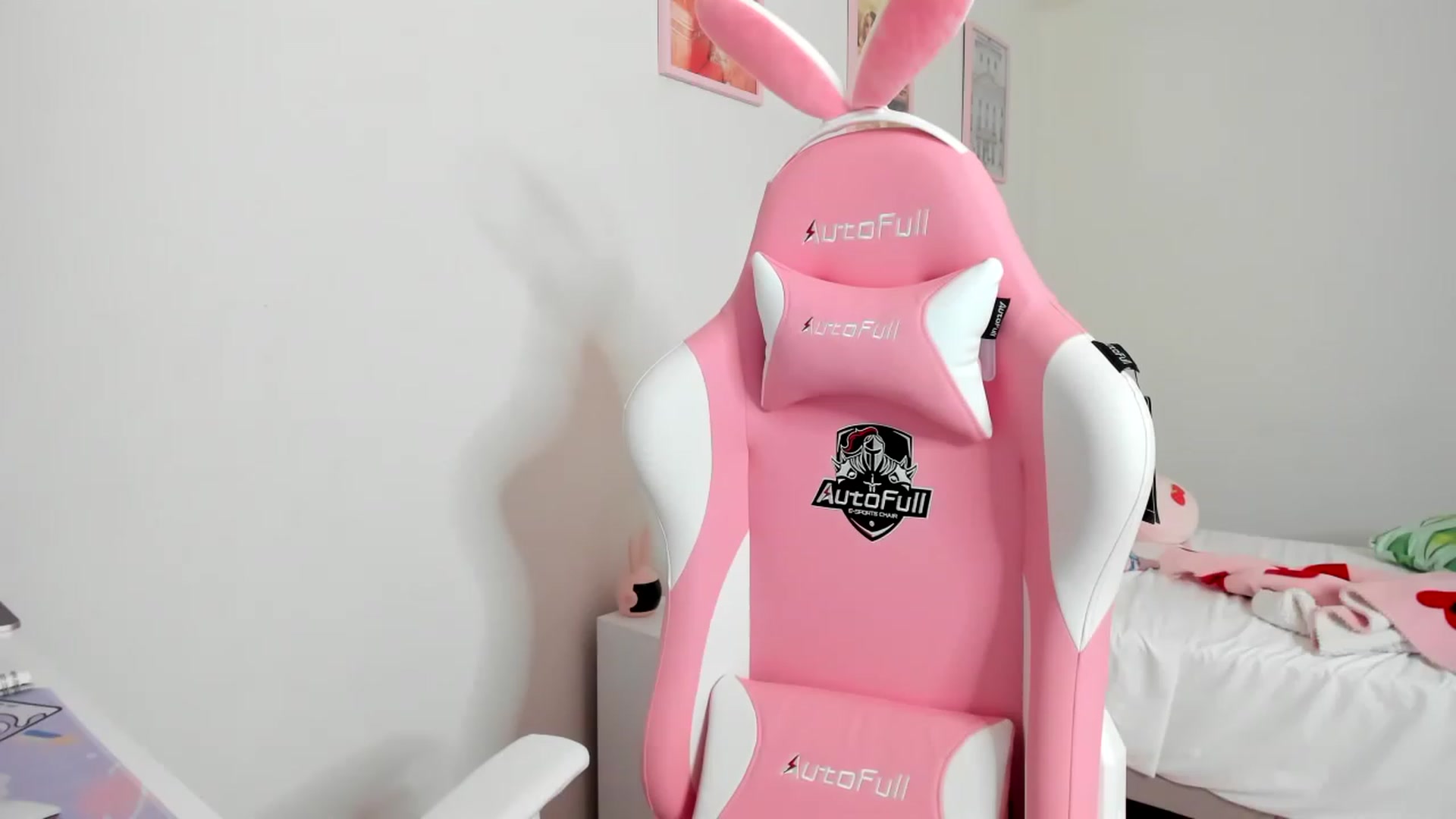 Gallery image thumbnail from Cherrycute666's myfreecams stream on, 04/02/2023, 05:42 image 19 of 20