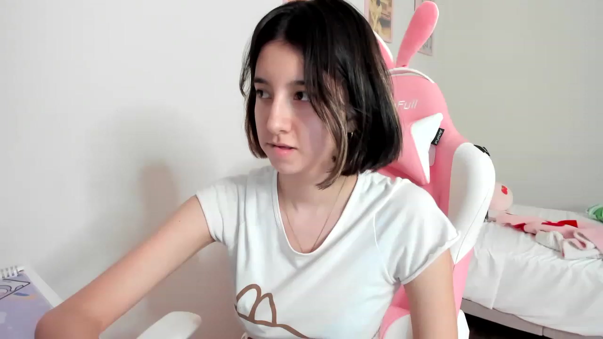 Gallery image thumbnail from Cherrycute666's myfreecams stream on, 04/02/2023, 07:37 image 16 of 20