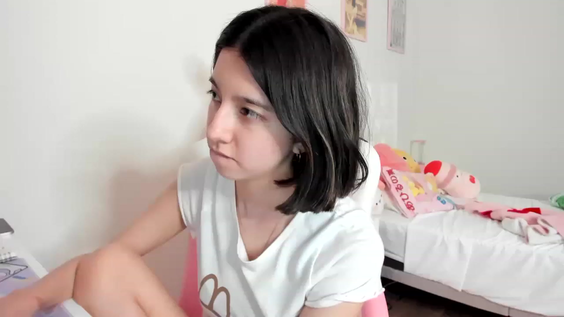 Gallery image thumbnail from Cherrycute666's myfreecams stream on, 04/02/2023, 07:37 image 13 of 20