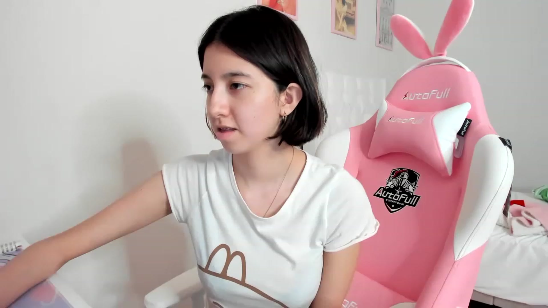 Gallery image thumbnail from Cherrycute666's myfreecams stream on, 04/02/2023, 07:37 image 19 of 20