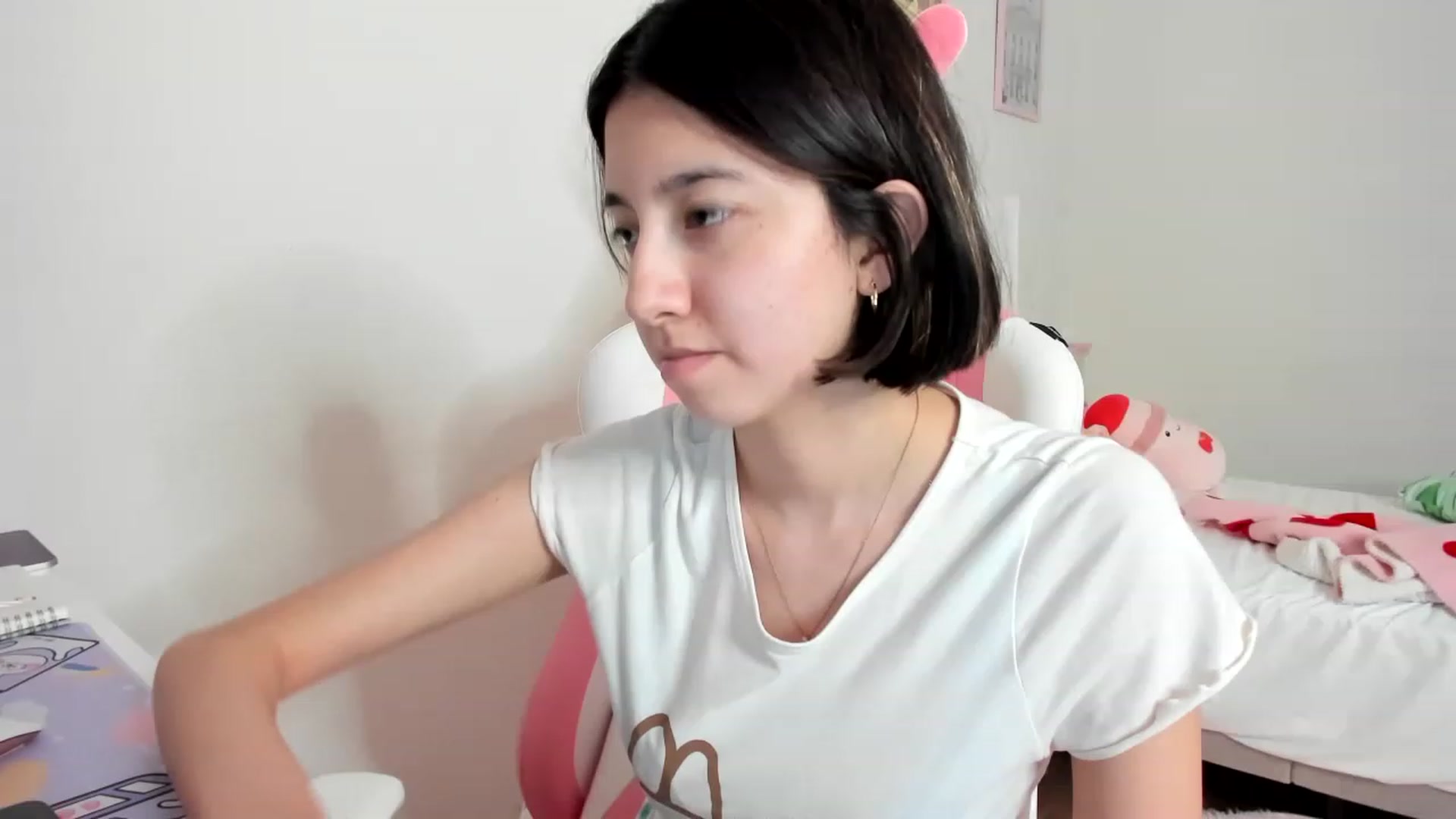 Gallery image thumbnail from Cherrycute666's myfreecams stream on, 04/02/2023, 07:37 image 12 of 20