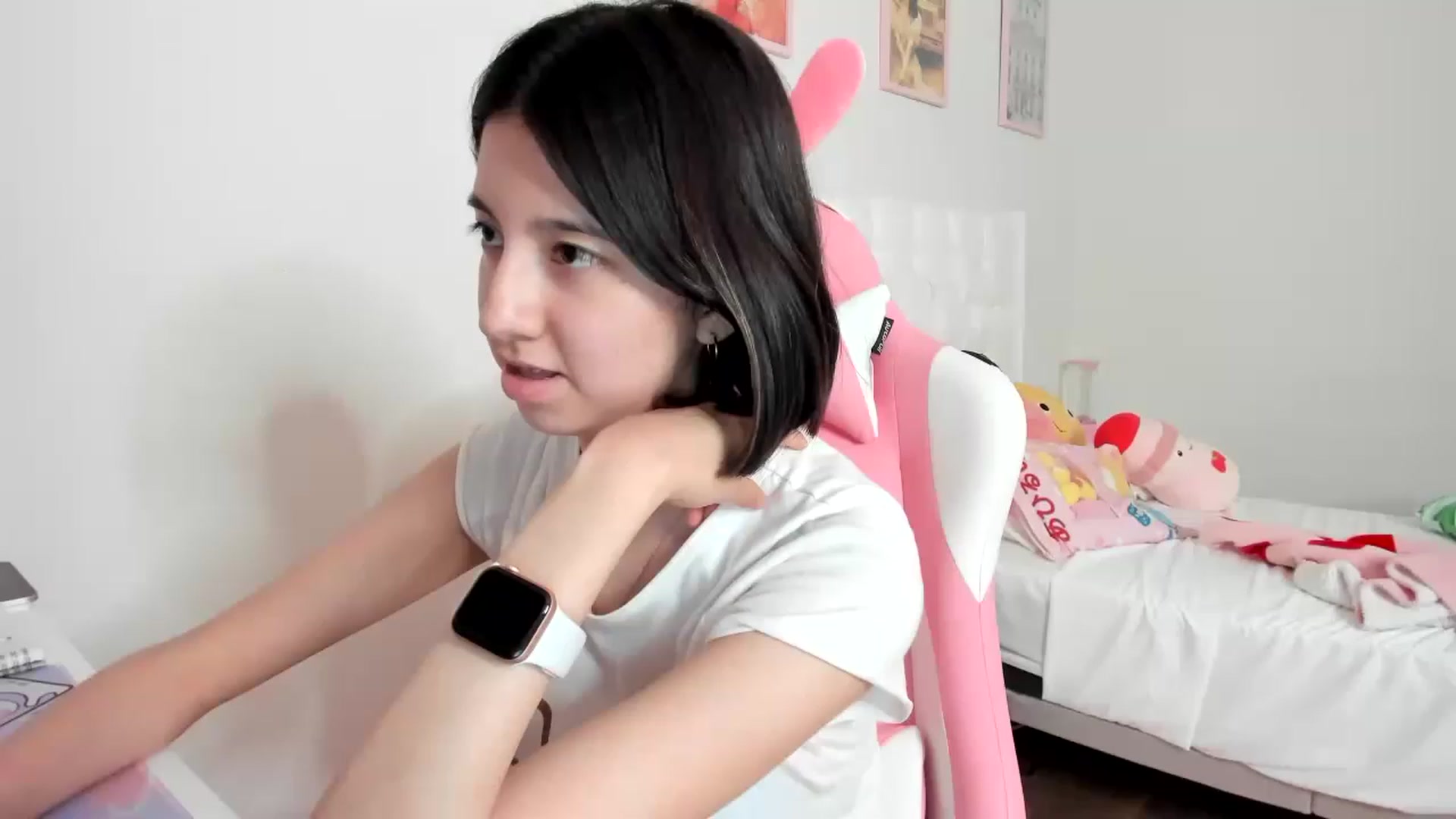 Gallery image thumbnail from Cherrycute666's myfreecams stream on, 04/02/2023, 07:37 image 14 of 20
