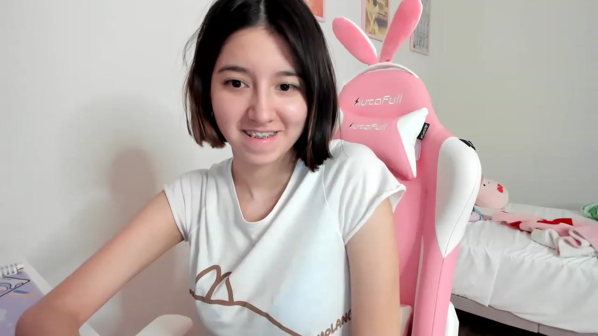 Gallery image thumbnail from Cherrycute666's myfreecams stream on, 04/02/2023, 07:37 image 18 of 20