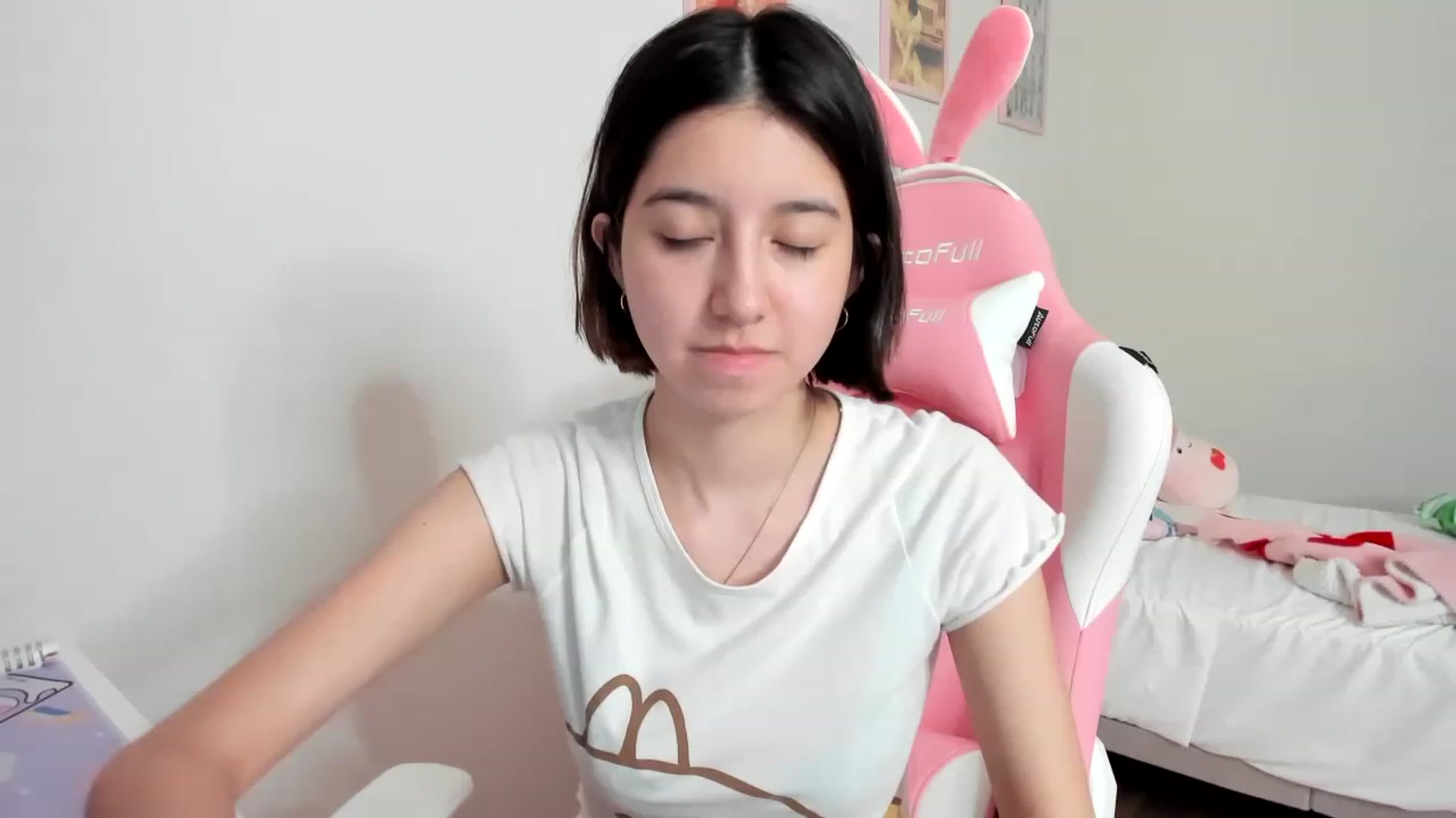 Gallery image thumbnail from Cherrycute666's myfreecams stream on, 04/02/2023, 07:37 image 17 of 20