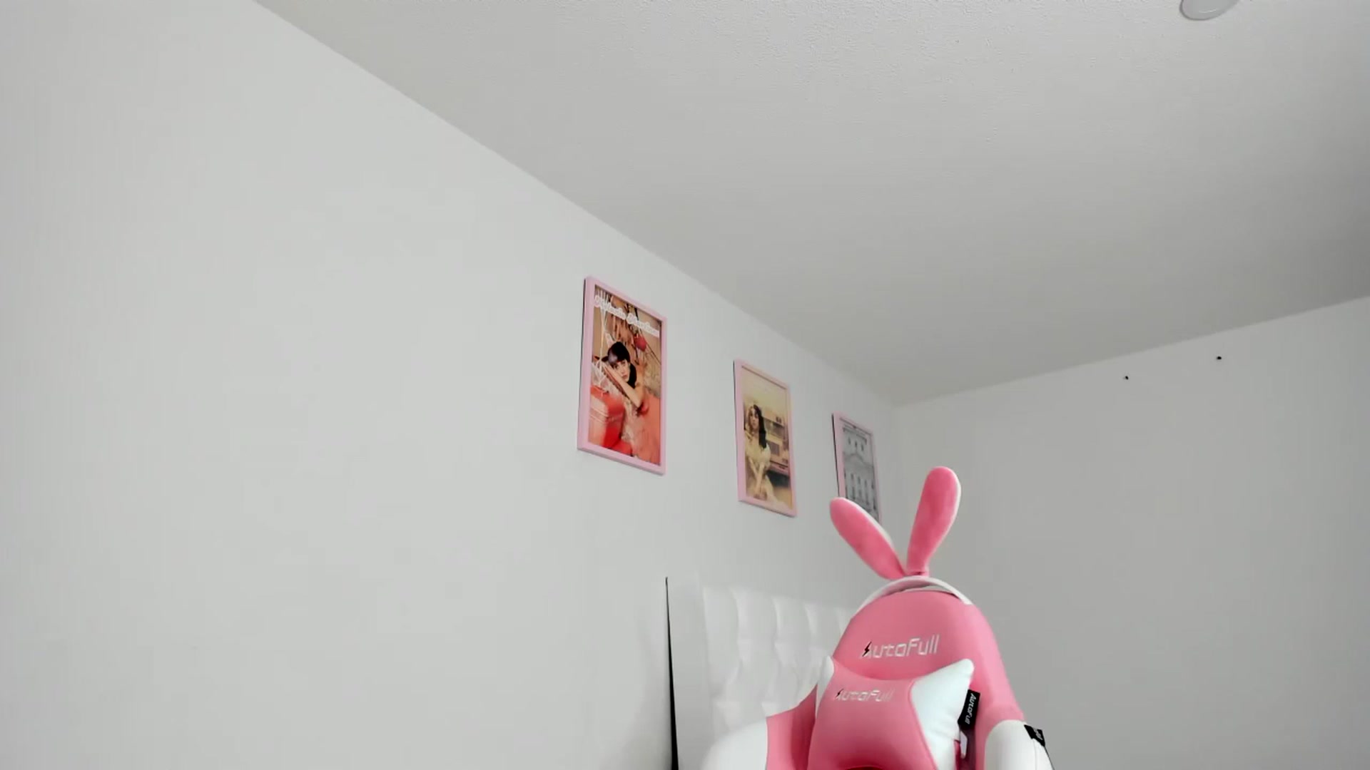 Gallery image thumbnail from Cherrycute666's myfreecams stream on, 04/02/2023, 10:38 image 5 of 20